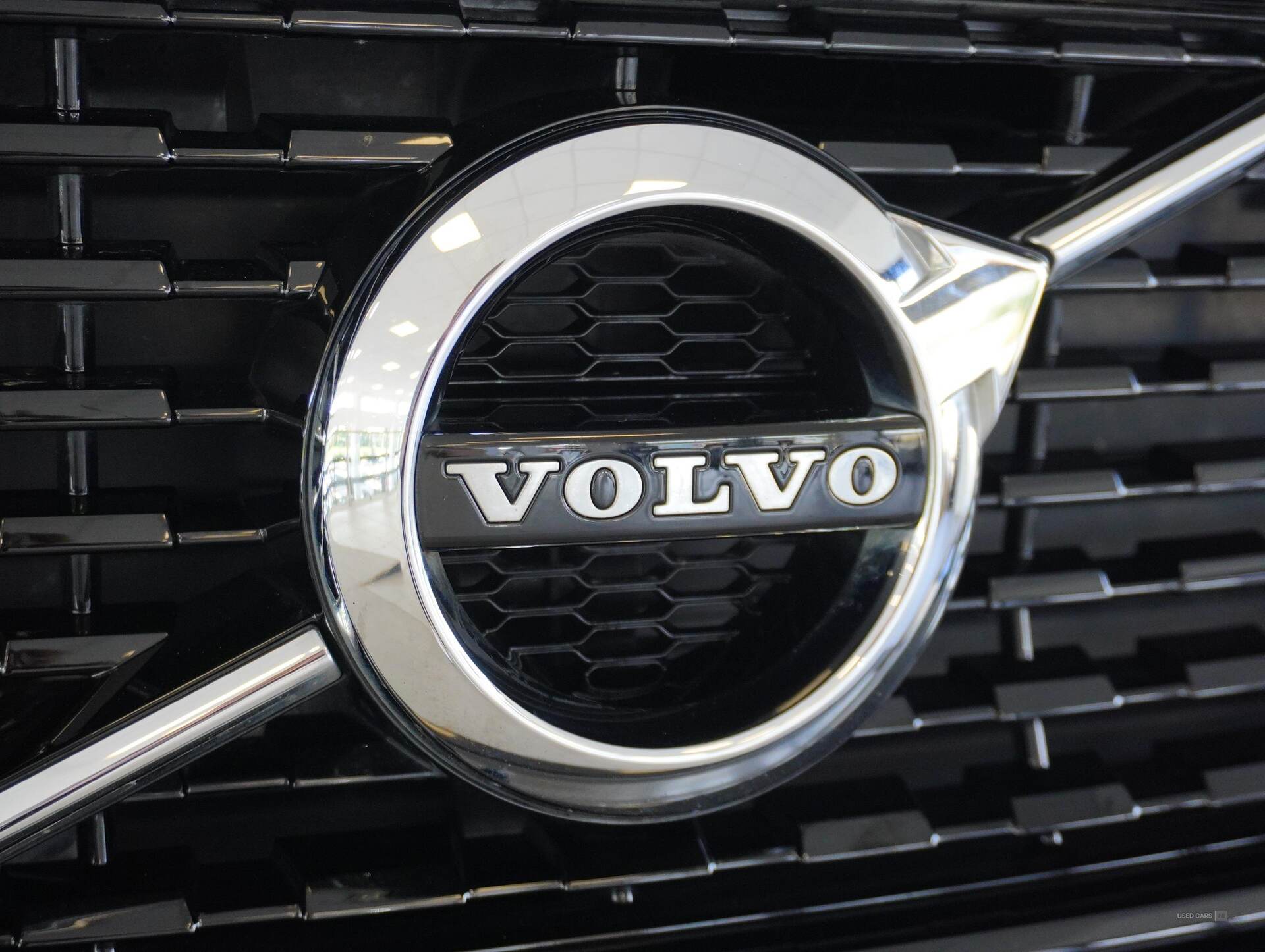 Apr 2021 Volvo XC40 2.0 B4P R DESIGN 5dr Auto