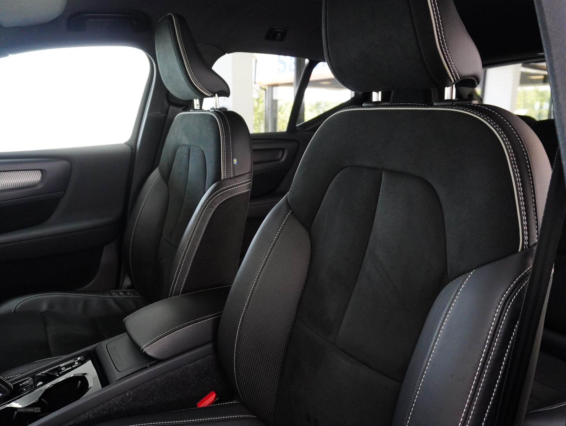 Apr 2021 Volvo XC40 2.0 B4P R DESIGN 5dr Auto