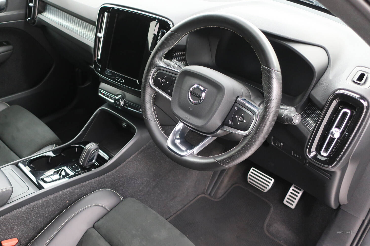 Apr 2021 Volvo XC40 2.0 B4P R DESIGN 5dr AWD Auto