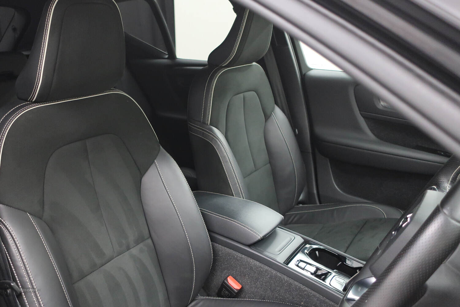 Apr 2021 Volvo XC40 2.0 B4P R DESIGN 5dr AWD Auto