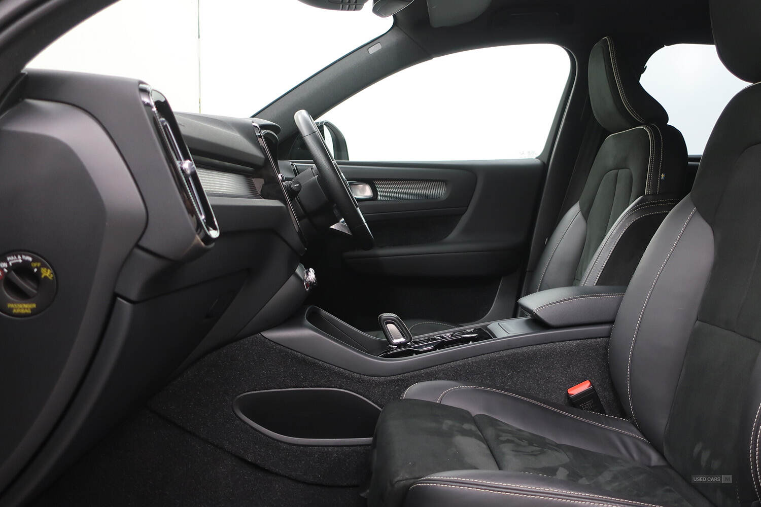 Apr 2021 Volvo XC40 2.0 B4P R DESIGN 5dr AWD Auto
