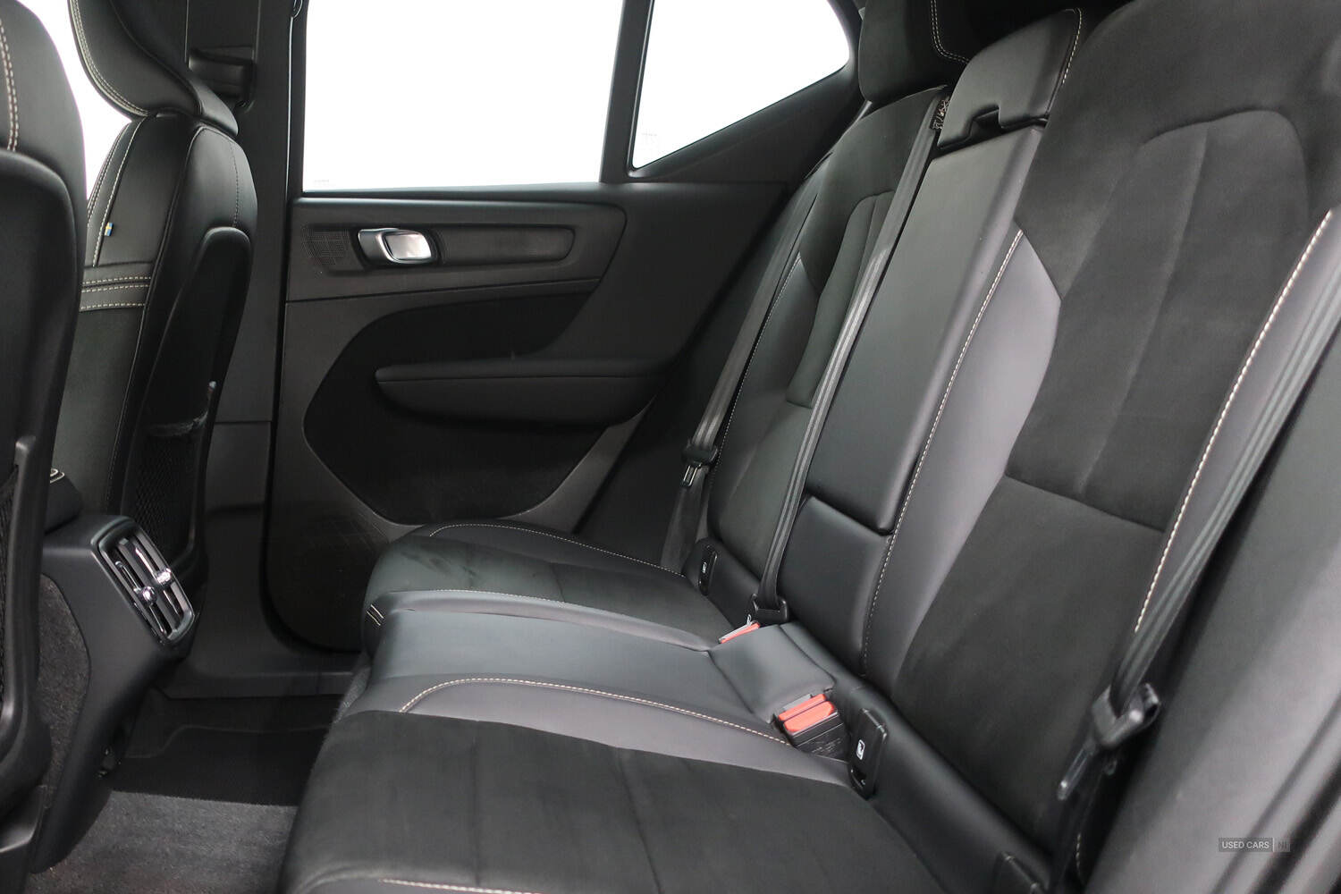 Apr 2021 Volvo XC40 2.0 B4P R DESIGN 5dr AWD Auto