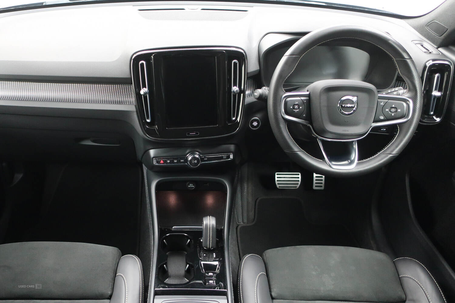 Apr 2021 Volvo XC40 2.0 B4P R DESIGN 5dr AWD Auto