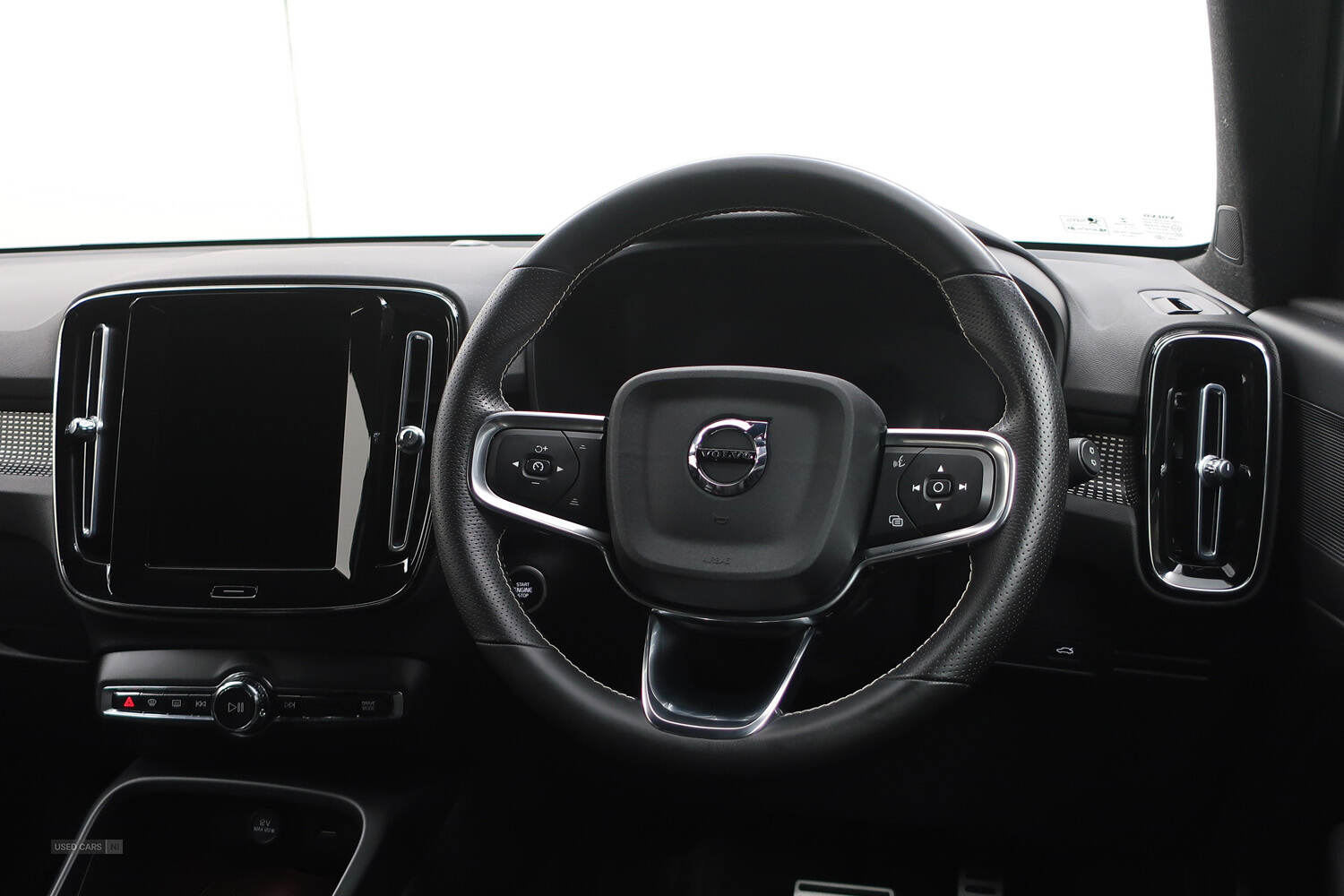 Apr 2021 Volvo XC40 2.0 B4P R DESIGN 5dr AWD Auto