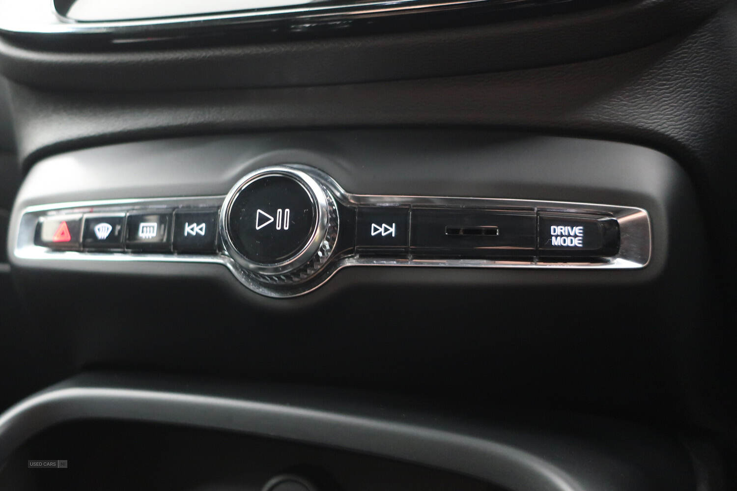 Apr 2021 Volvo XC40 2.0 B4P R DESIGN 5dr AWD Auto