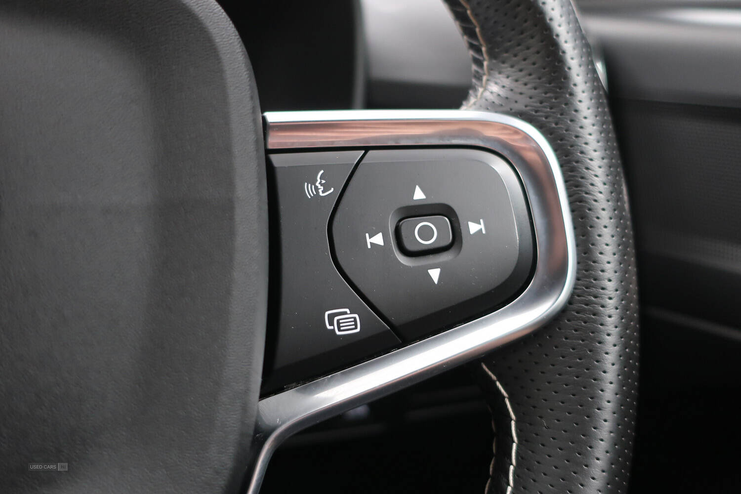 Apr 2021 Volvo XC40 2.0 B4P R DESIGN 5dr AWD Auto