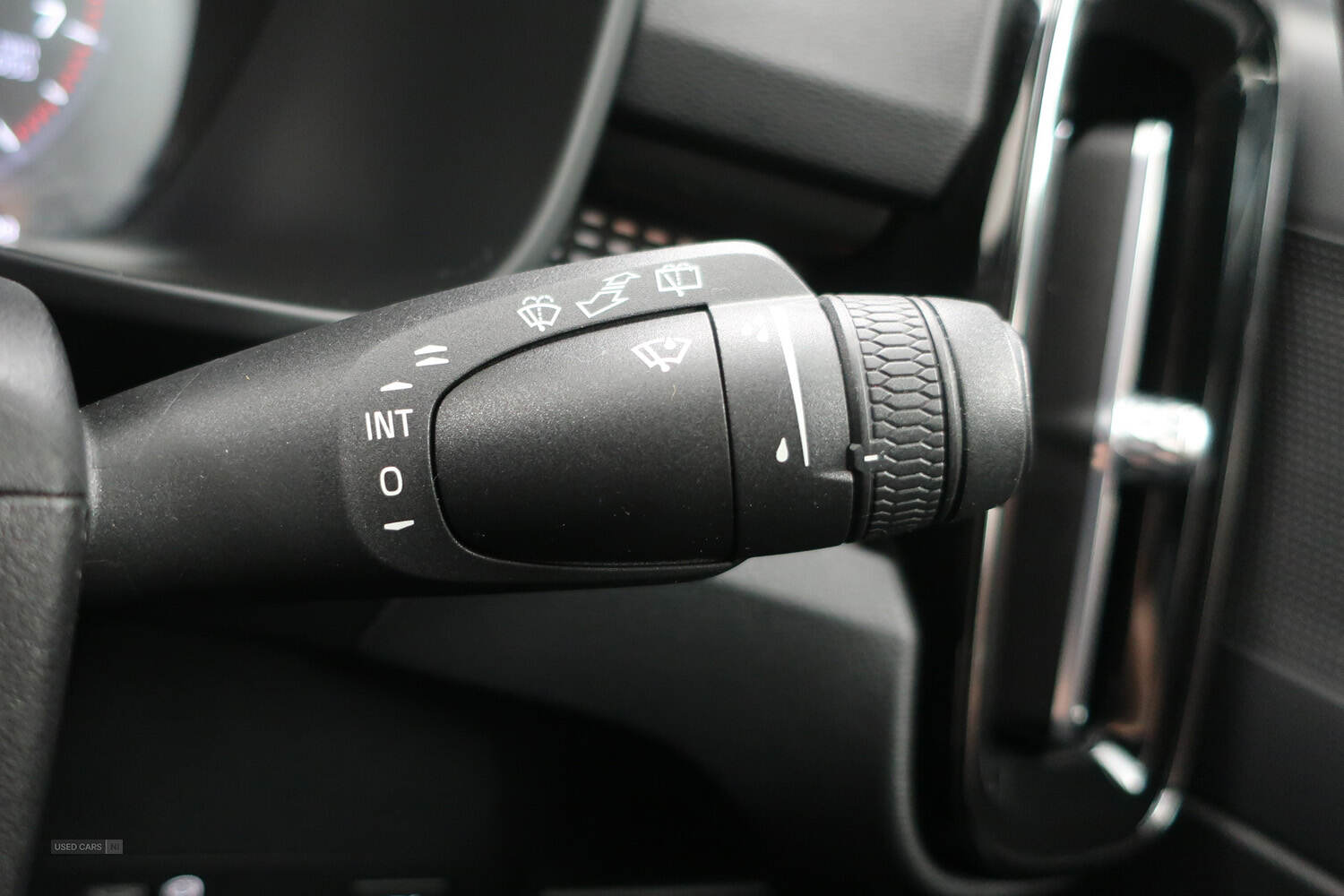 Apr 2021 Volvo XC40 2.0 B4P R DESIGN 5dr AWD Auto