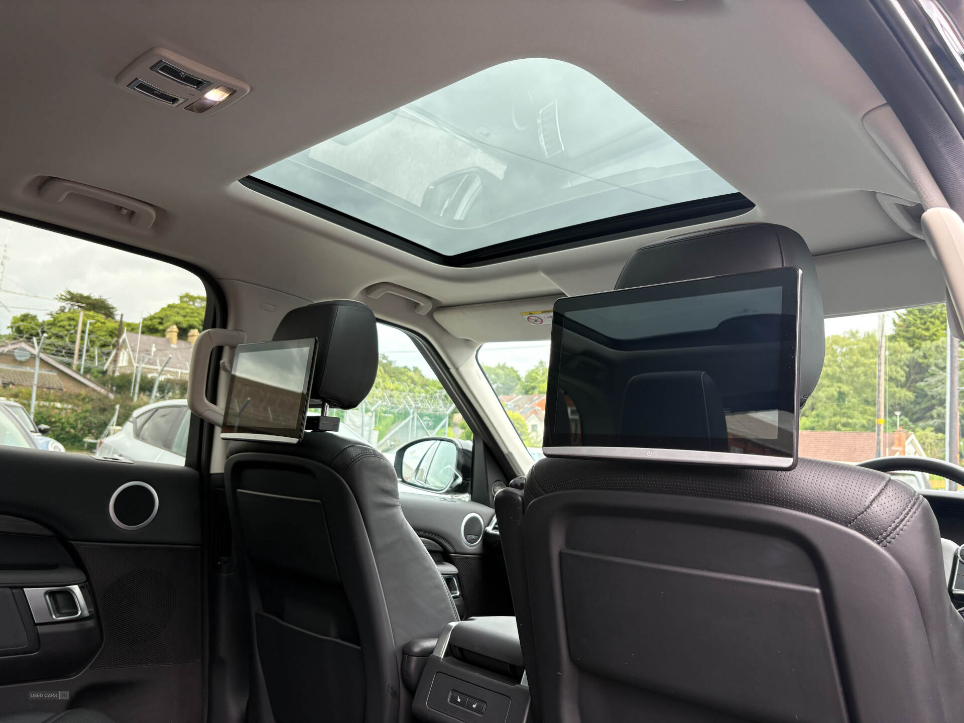Mar 2019 Land Rover Discovery 3.0 TD6 HSE 5dr Auto
