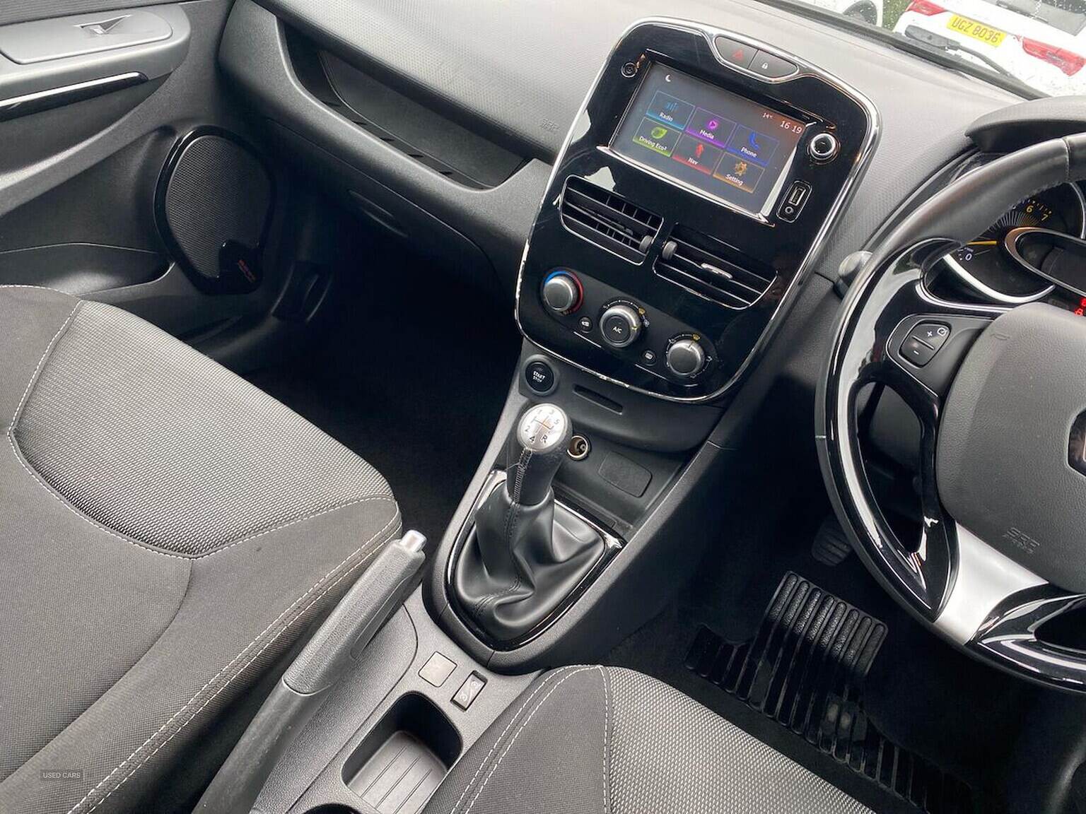 Mar 2016 Renault Clio 1.2 16V Dynamique Nav 5Dr