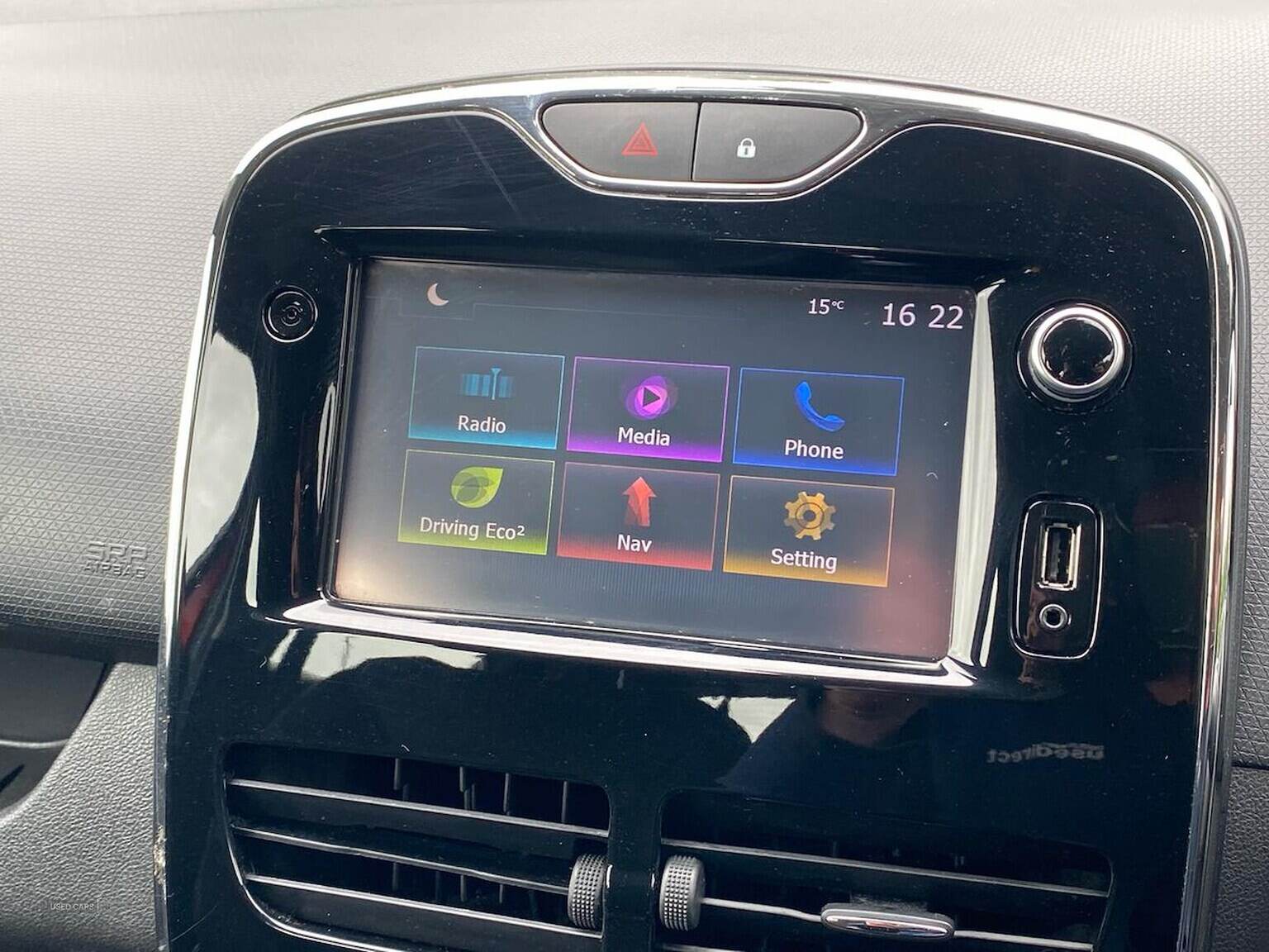 Mar 2016 Renault Clio 1.2 16V Dynamique Nav 5Dr