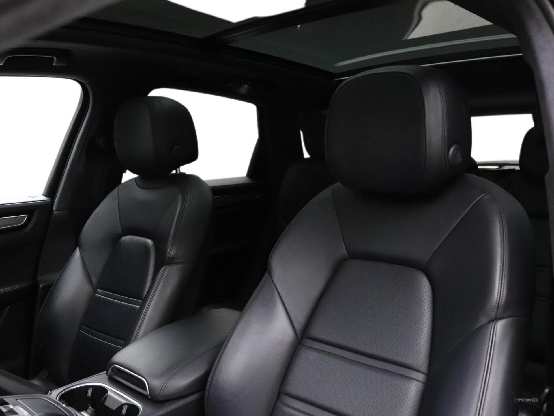 Jun 2018 Porsche Cayenne Turbo 5dr Tiptronic S