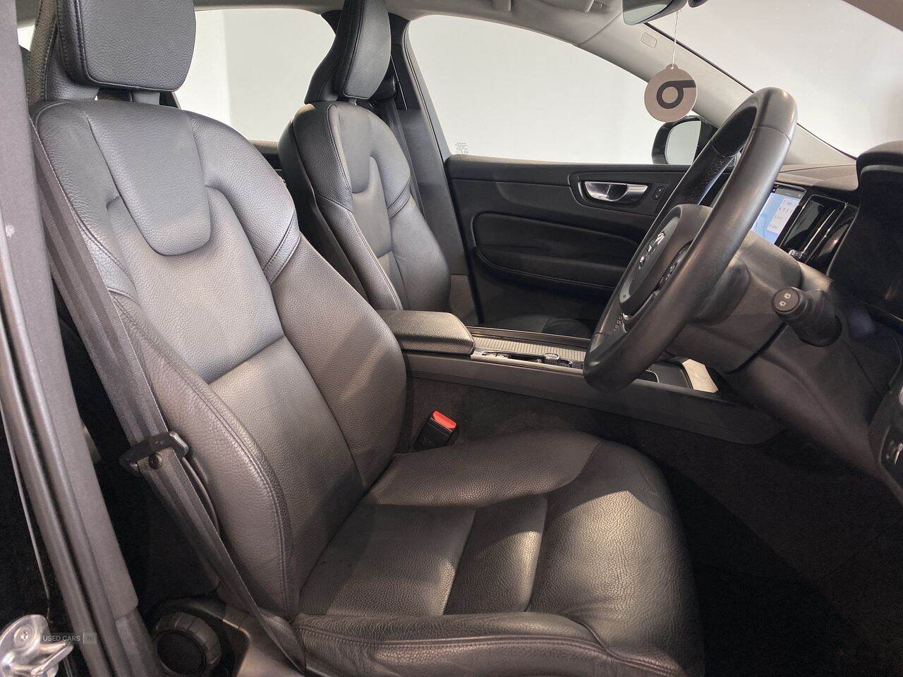Jan 2022 Volvo XC60 2.0 B4D Momentum 5dr AWD Geartronic