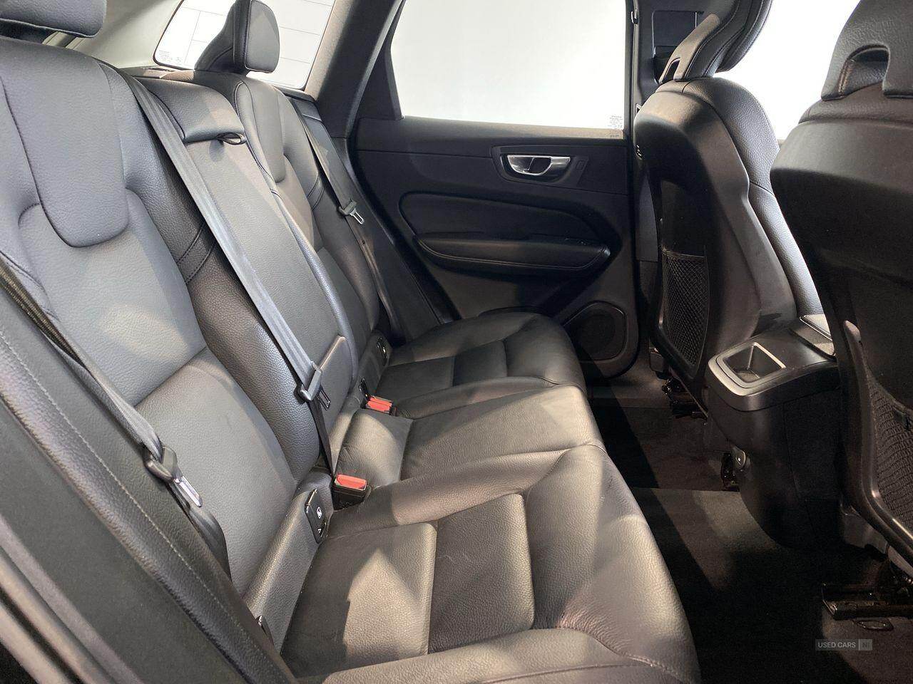 Jan 2022 Volvo XC60 2.0 B4D Momentum 5dr AWD Geartronic