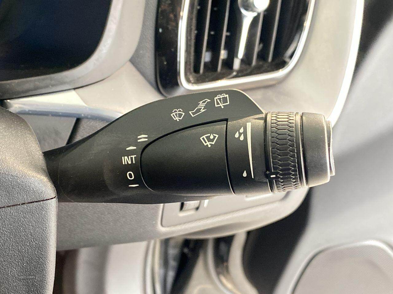 Jan 2022 Volvo XC60 2.0 B4D Momentum 5dr AWD Geartronic
