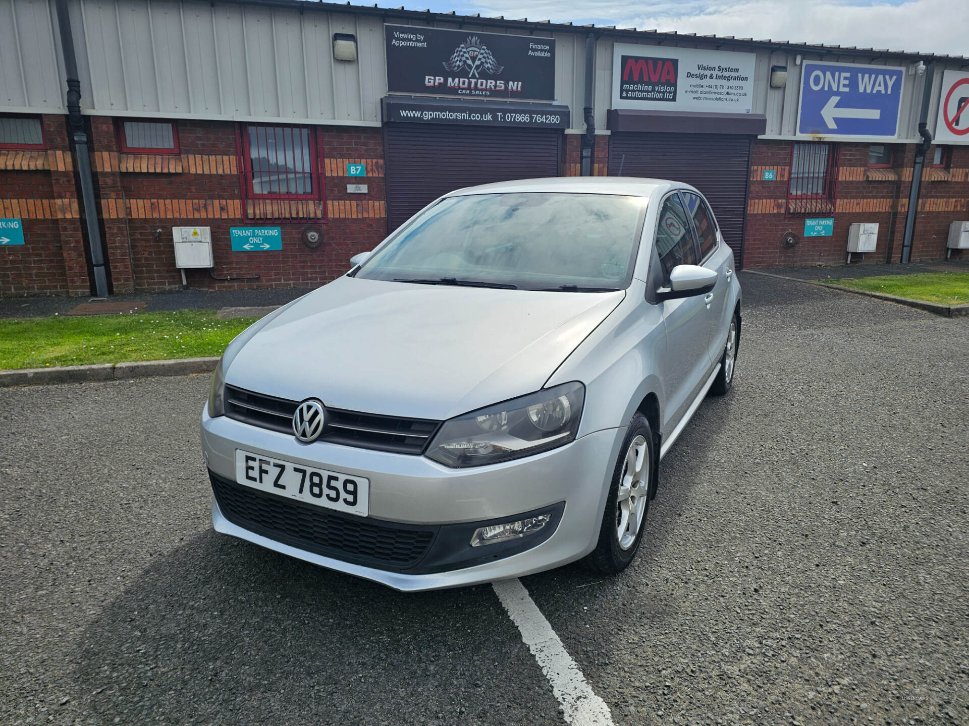 Volkswagen Polo HATCHBACK in Down