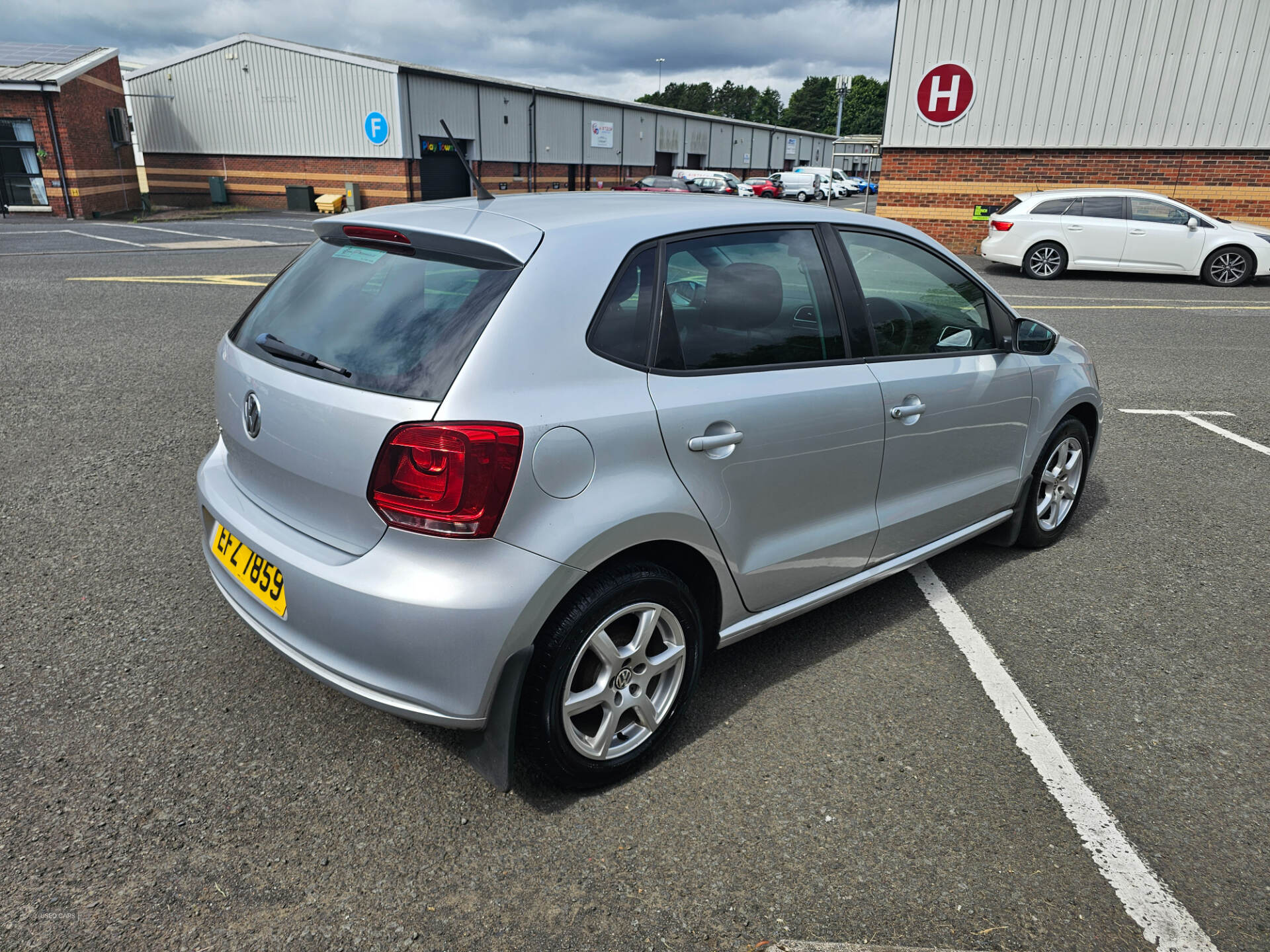 Volkswagen Polo HATCHBACK in Down