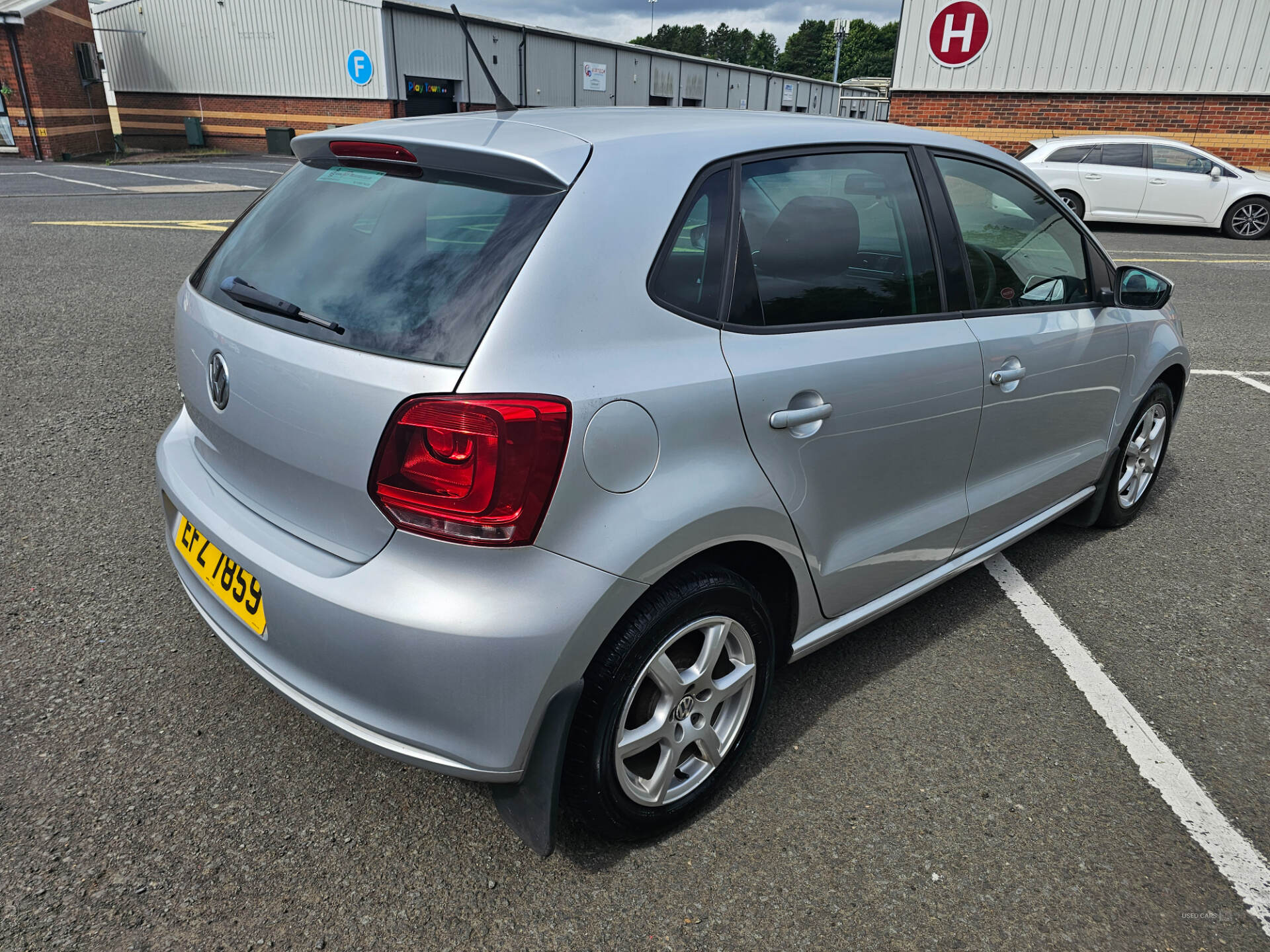 Volkswagen Polo HATCHBACK in Down