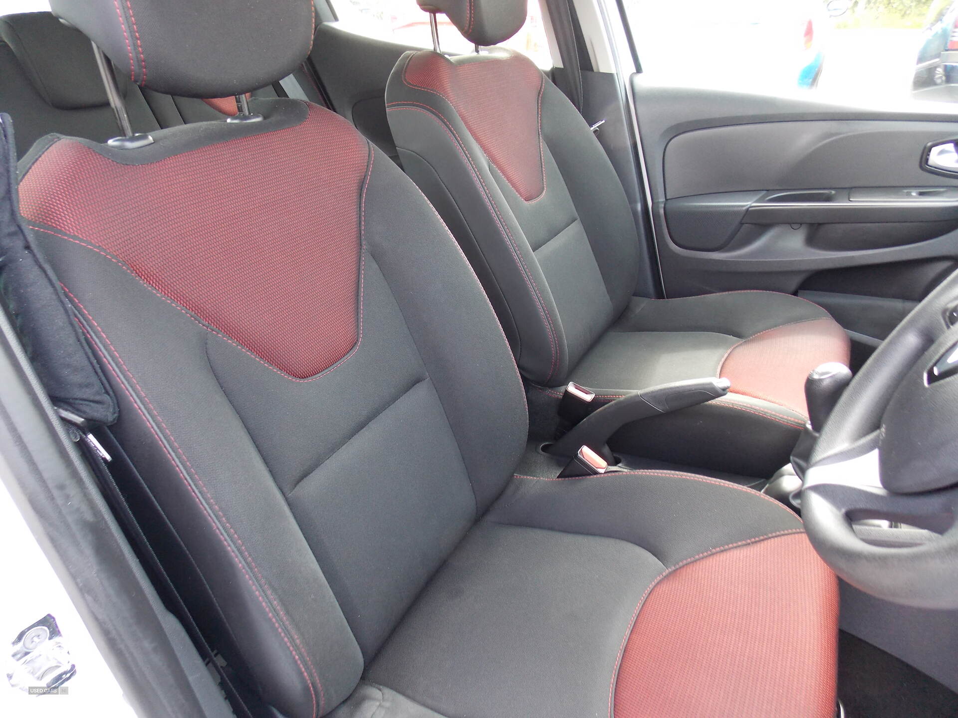 Mar 2016 Renault Clio 1.2 16V Play 5dr