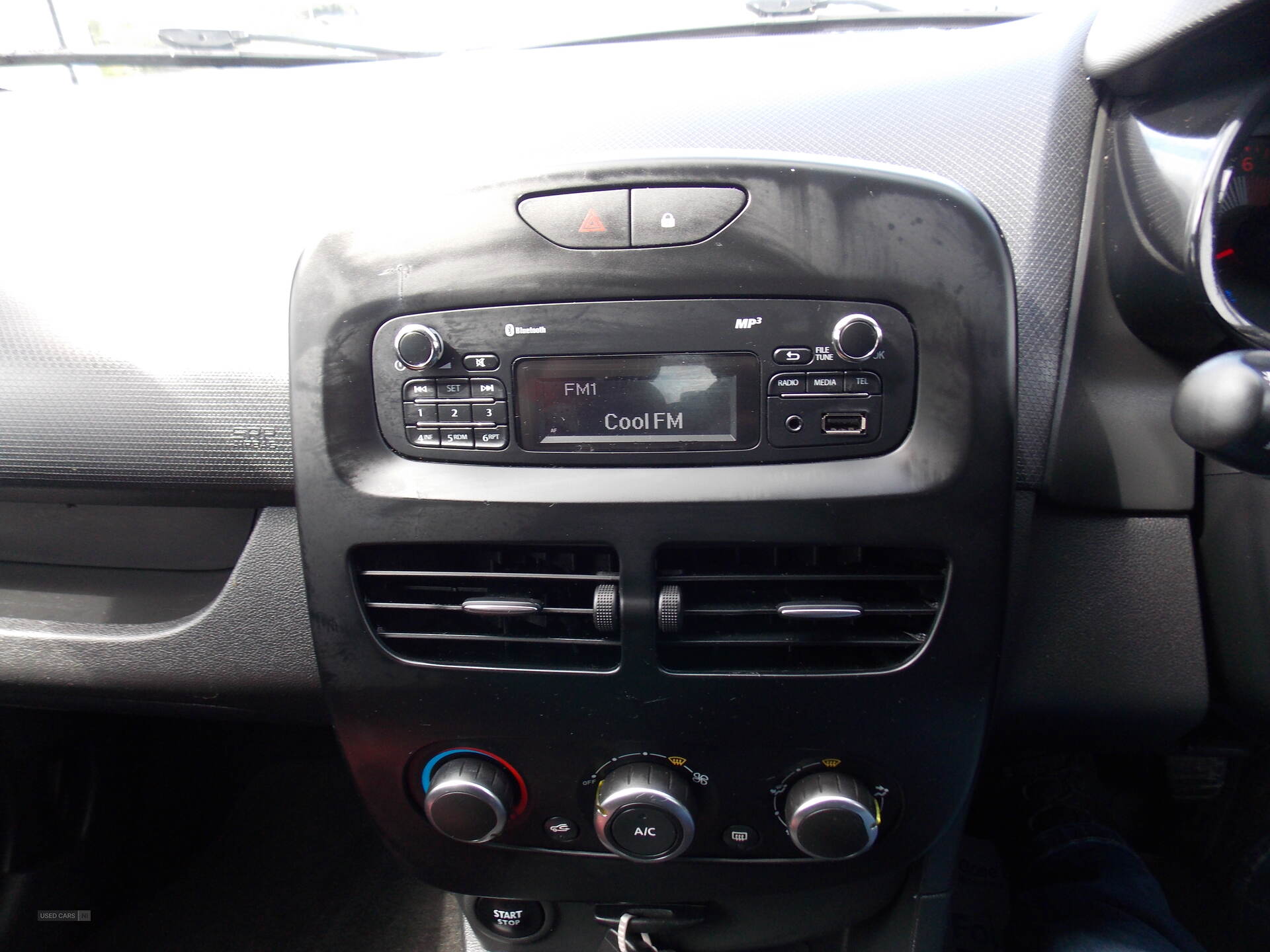 Mar 2016 Renault Clio 1.2 16V Play 5dr