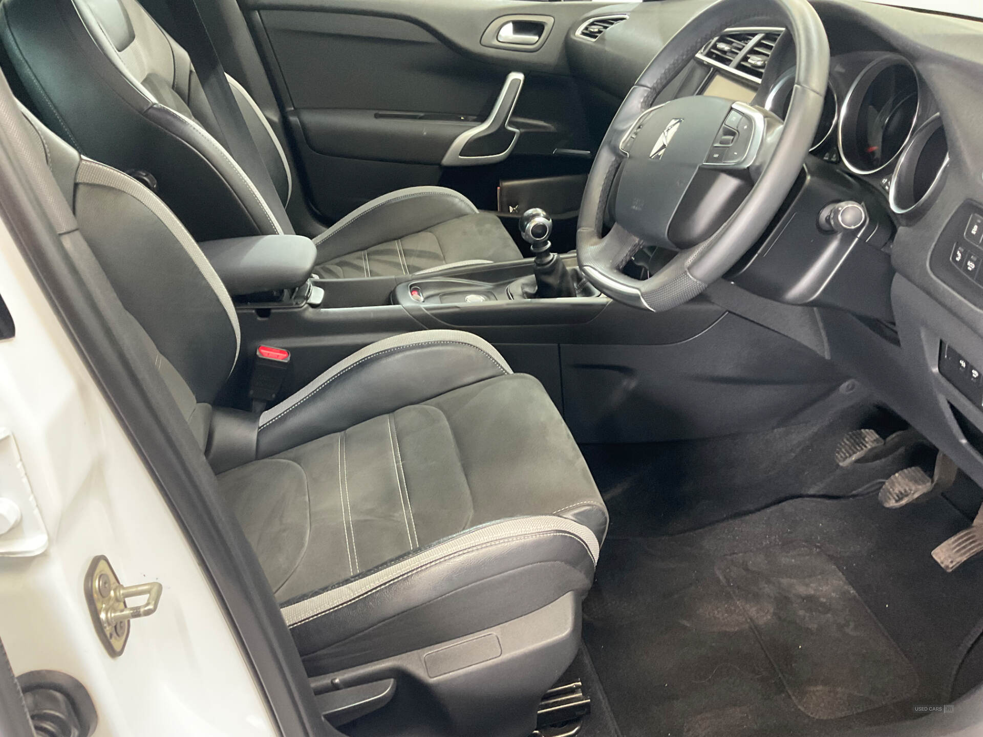 Oct 2016 DS 4 1.6 BlueHDi Crossback 5dr