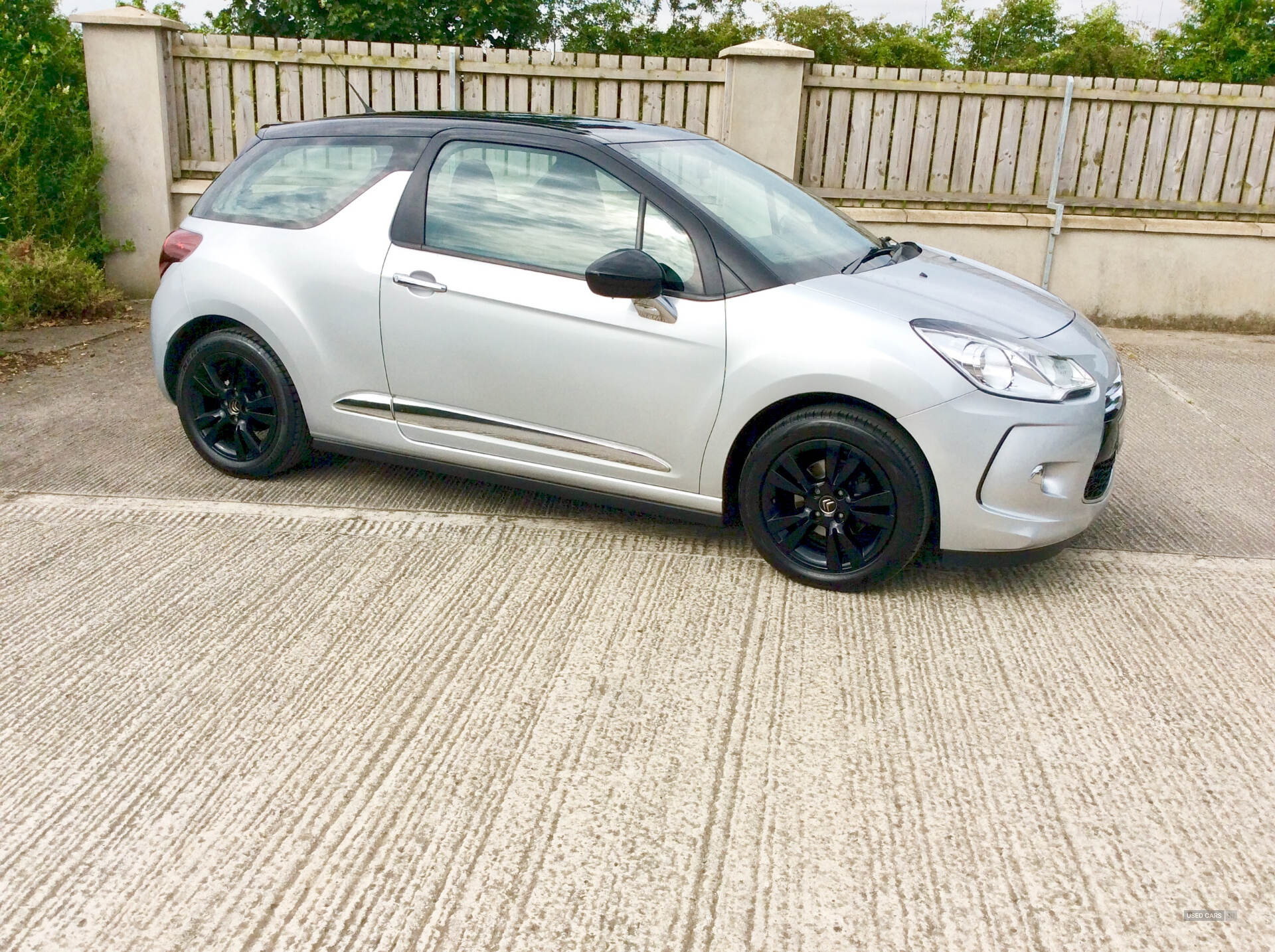 Mar 2015 Citroen DS3 1.2 PureTech Dsign Plus 3dr