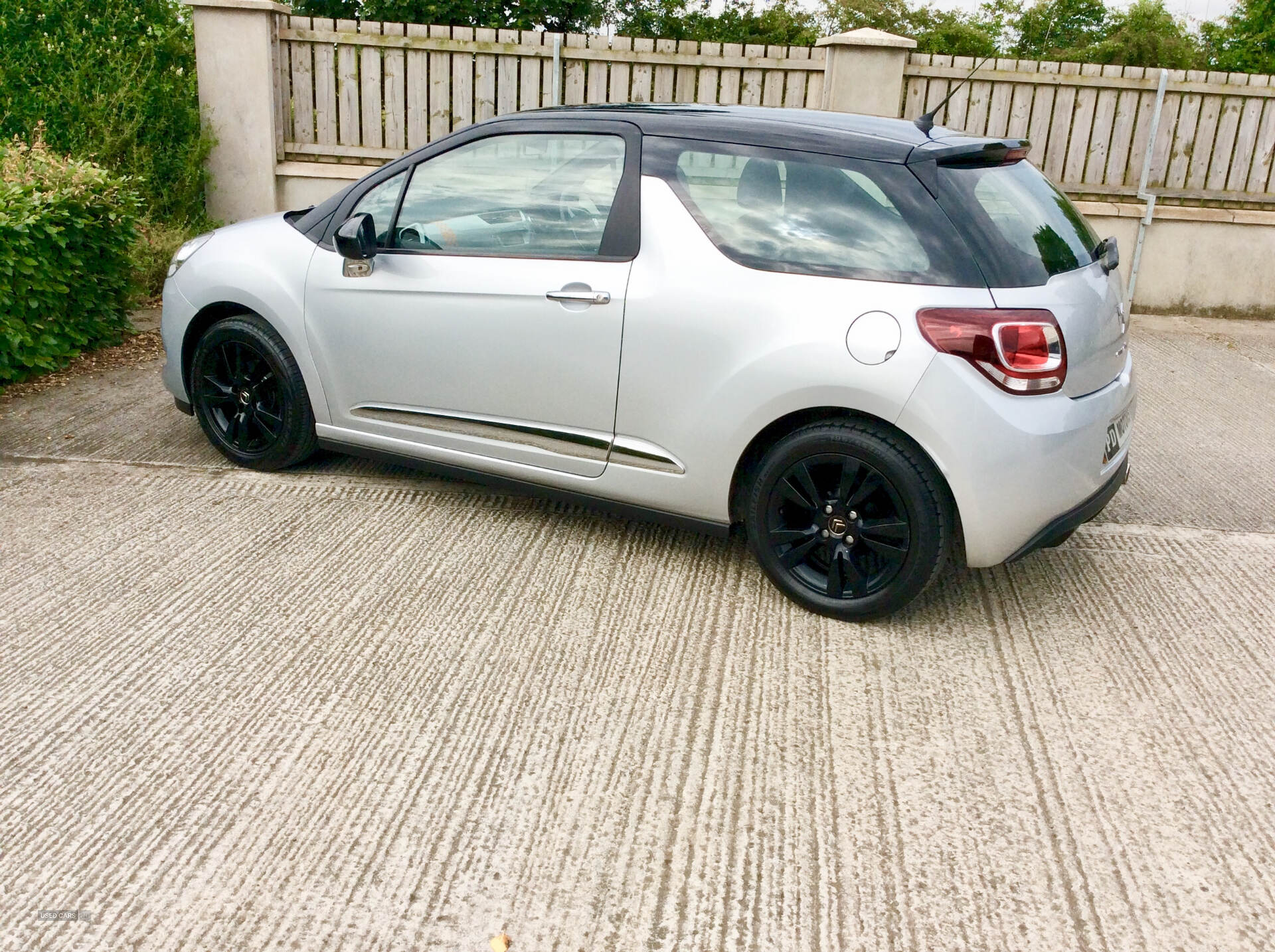 Mar 2015 Citroen DS3 1.2 PureTech Dsign Plus 3dr
