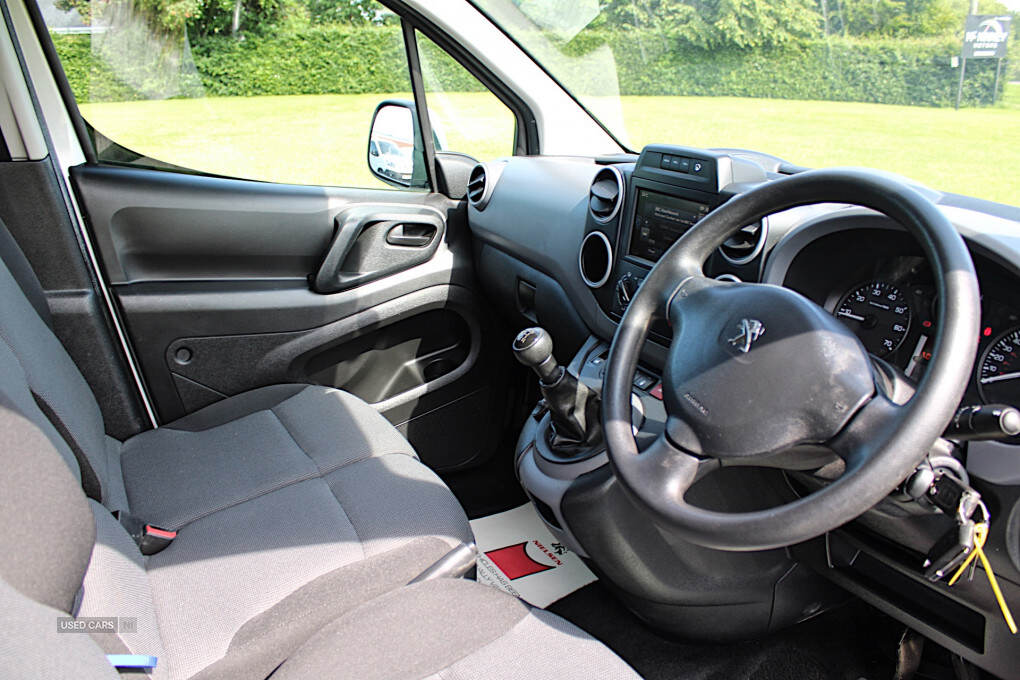 Aug 2017 Peugeot Partner 850 1.6 BlueHDi 100 Professional Van ATV