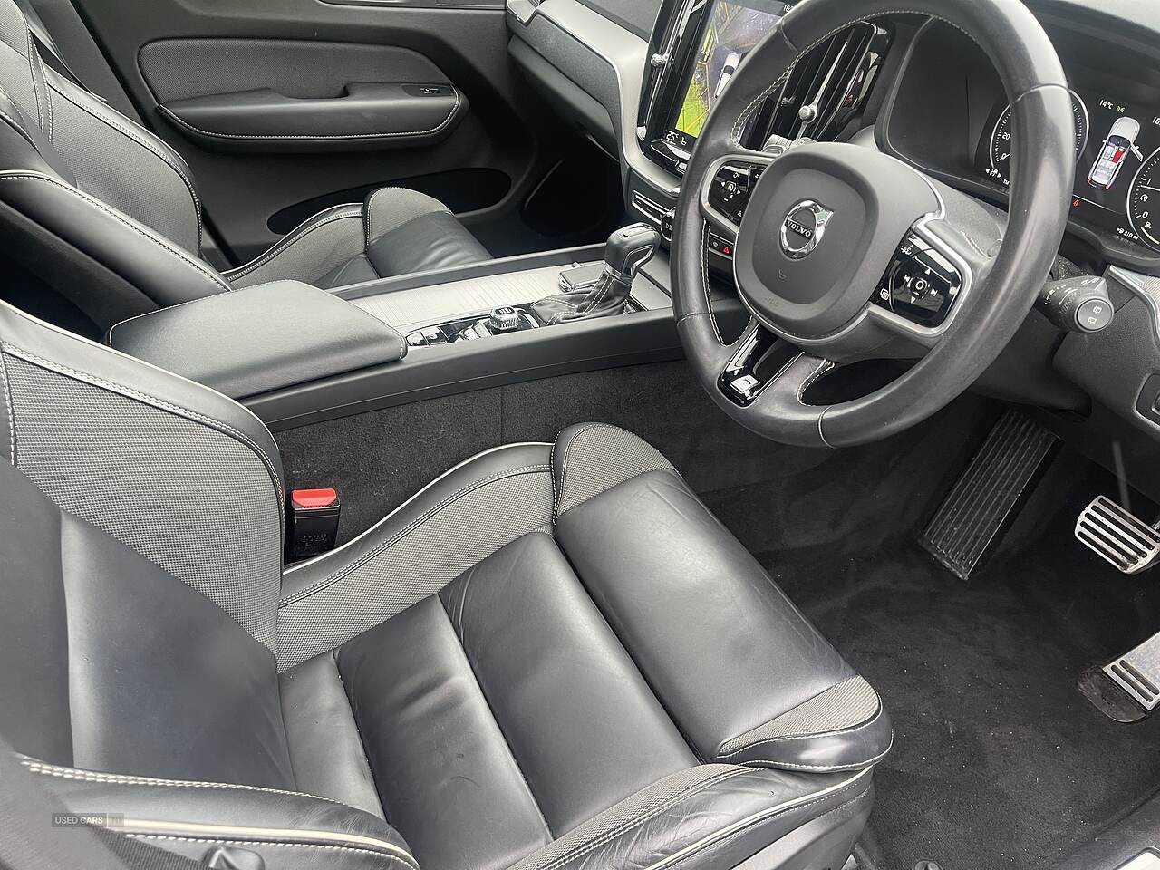 Jan 2020 Volvo XC60 2.0 D4 R DESIGN 5dr Geartronic