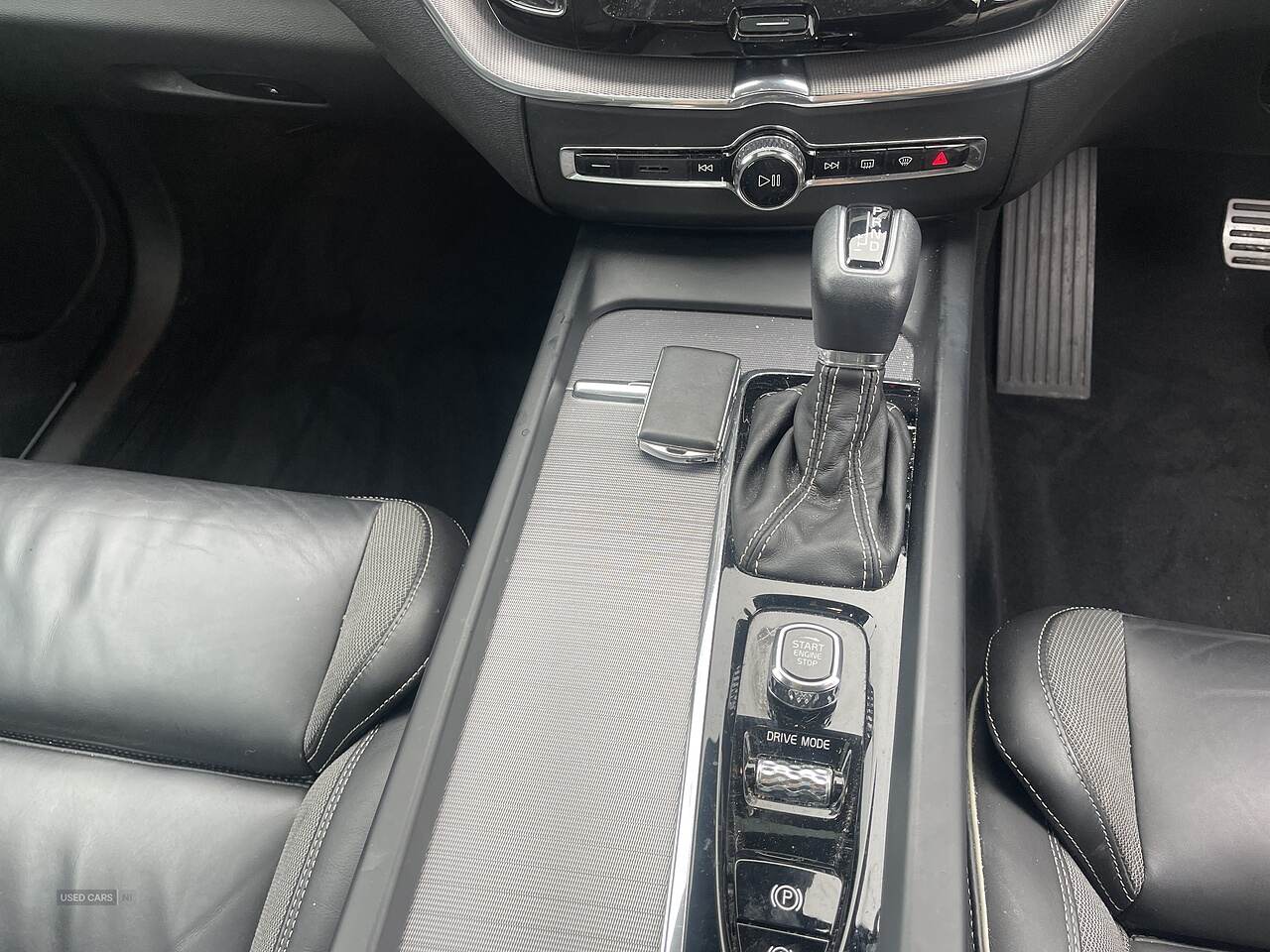 Jan 2020 Volvo XC60 2.0 D4 R DESIGN 5dr Geartronic