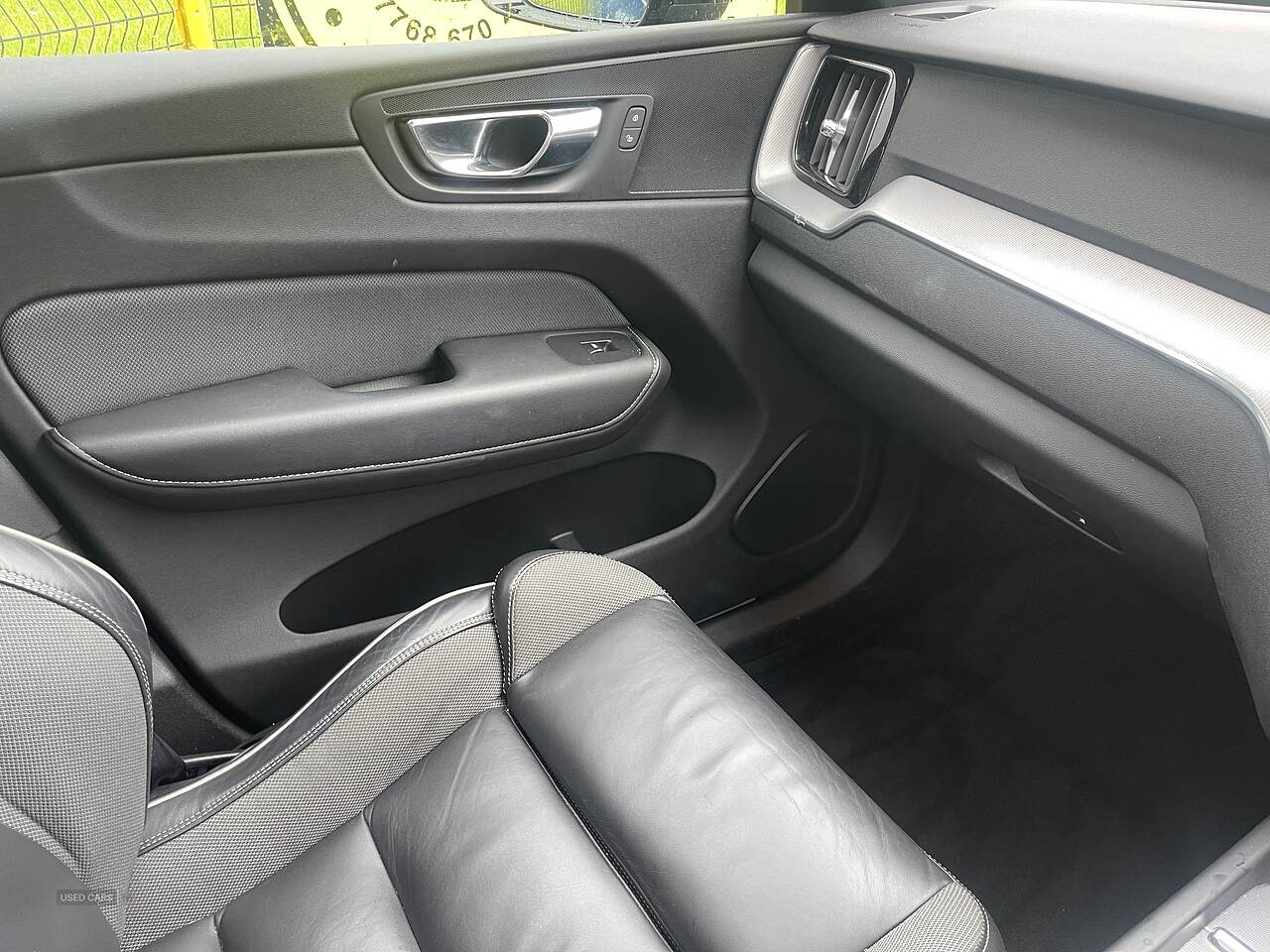Jan 2020 Volvo XC60 2.0 D4 R DESIGN 5dr Geartronic