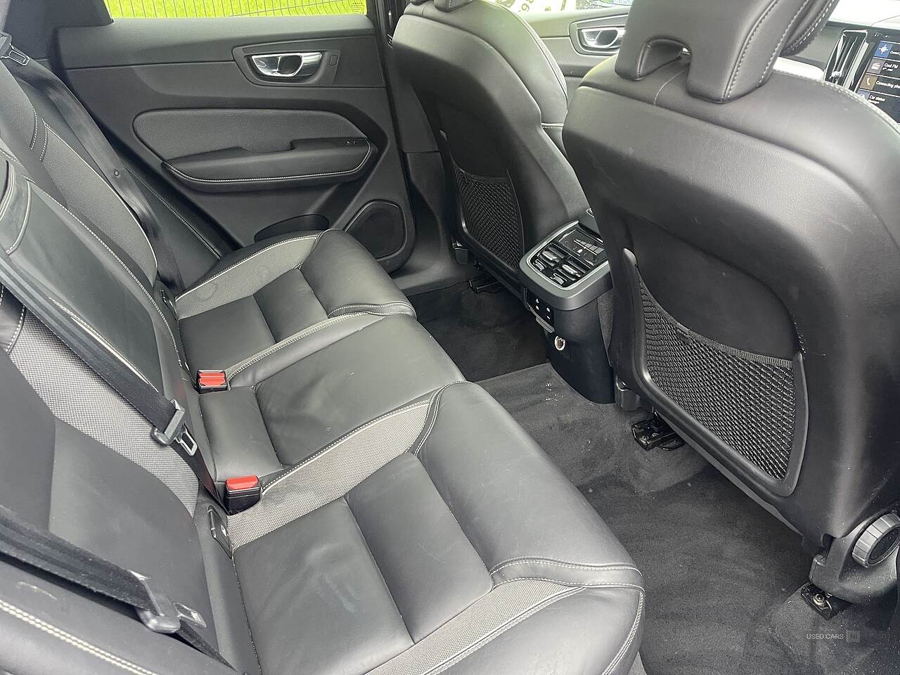 Jan 2020 Volvo XC60 2.0 D4 R DESIGN 5dr Geartronic