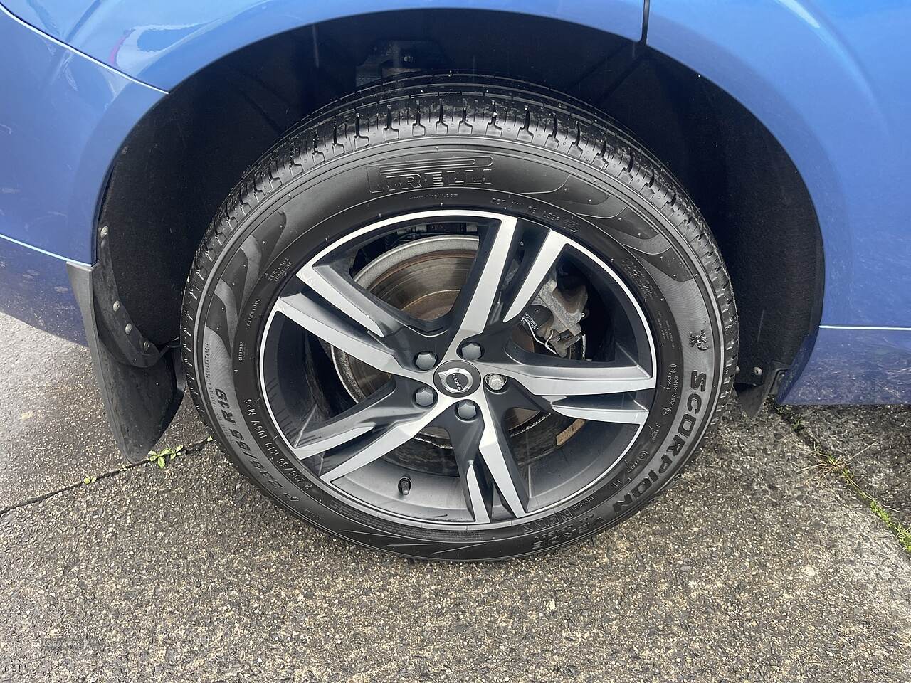 Jan 2020 Volvo XC60 2.0 D4 R DESIGN 5dr Geartronic