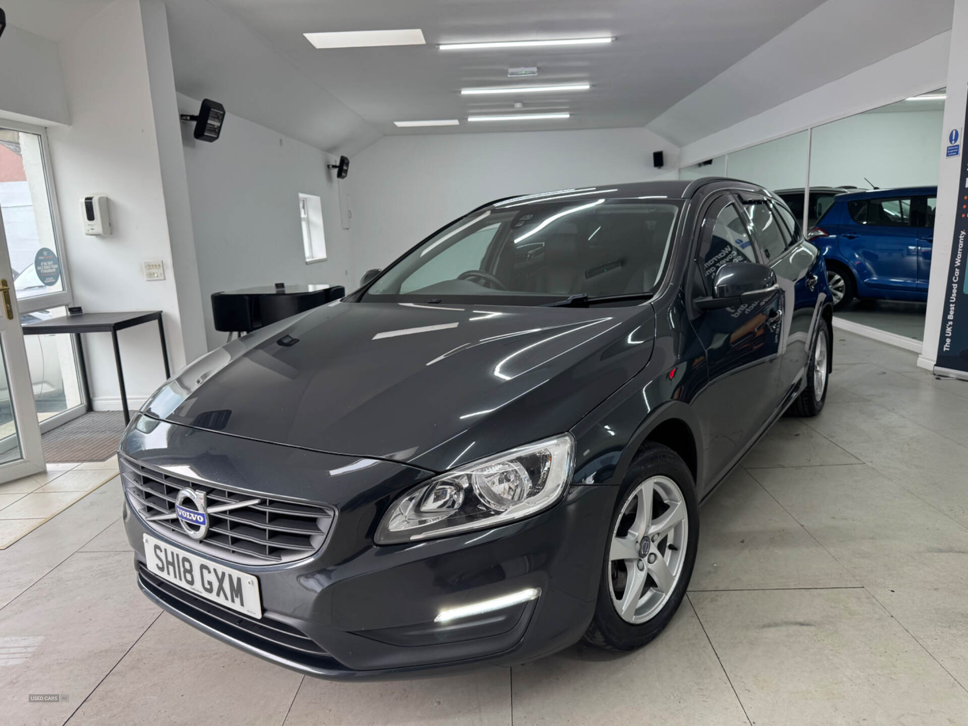 Volvo V60 DIESEL SPORTSWAGON in Down