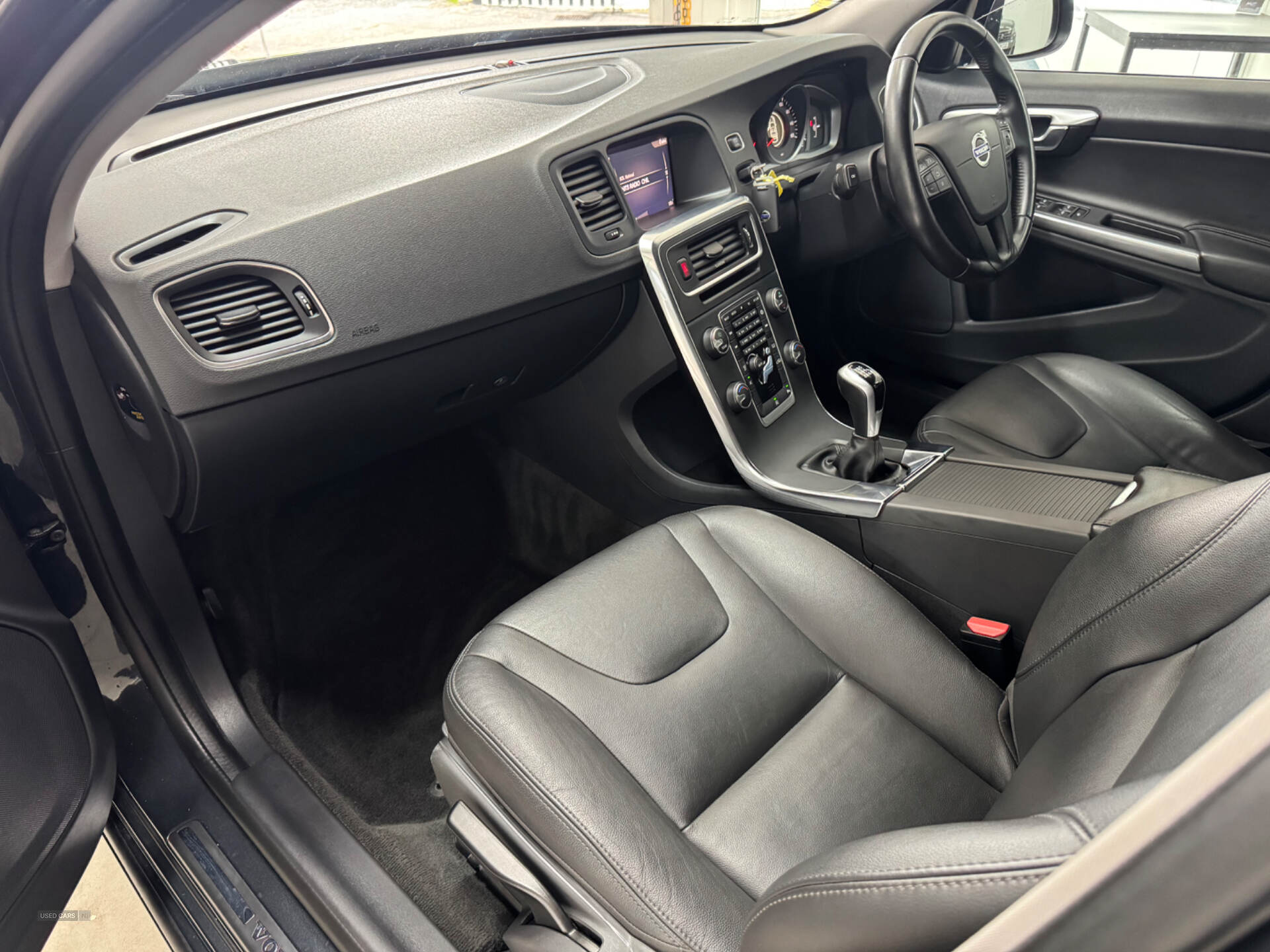 Volvo V60 DIESEL SPORTSWAGON in Down