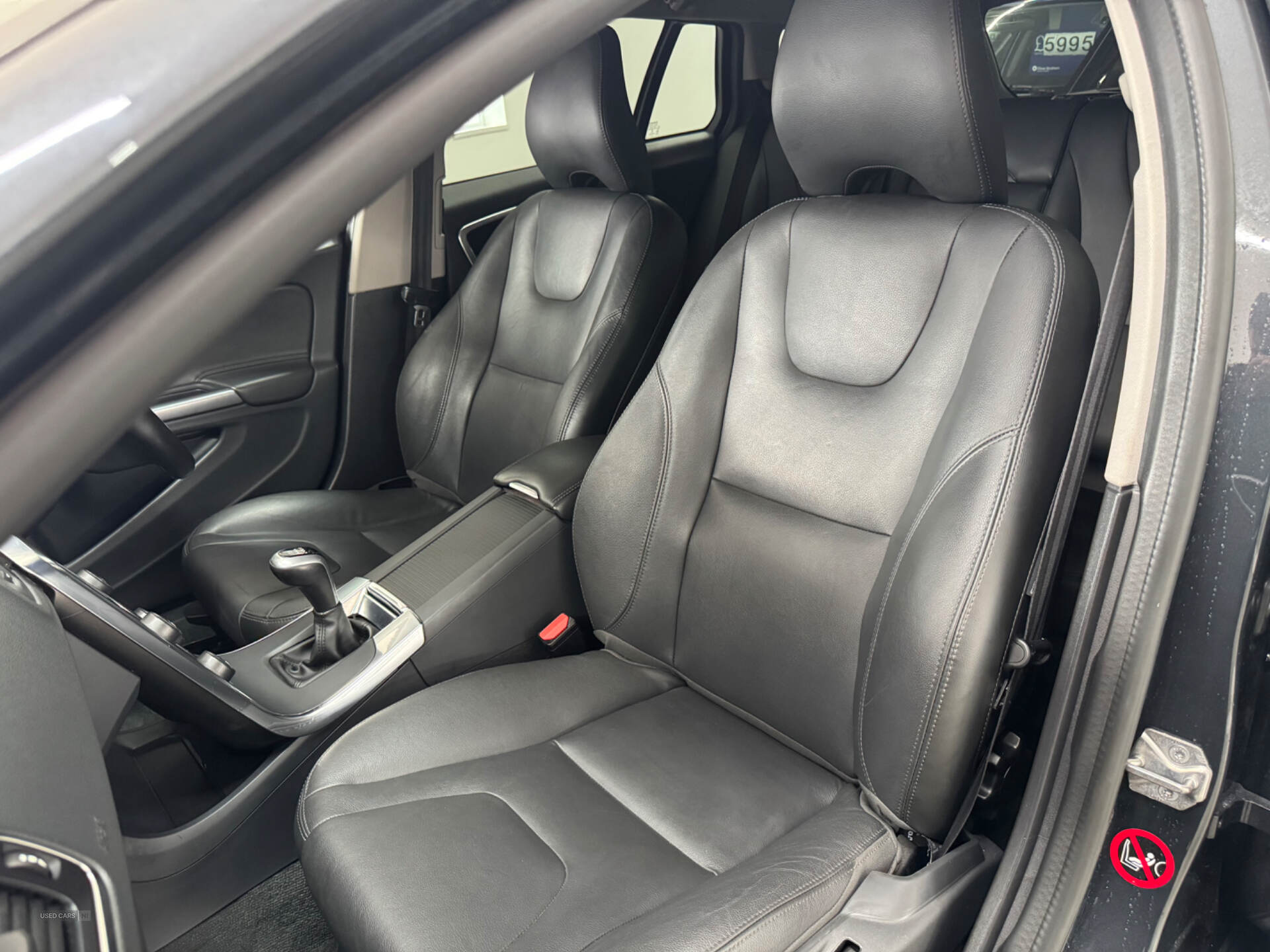 Volvo V60 DIESEL SPORTSWAGON in Down