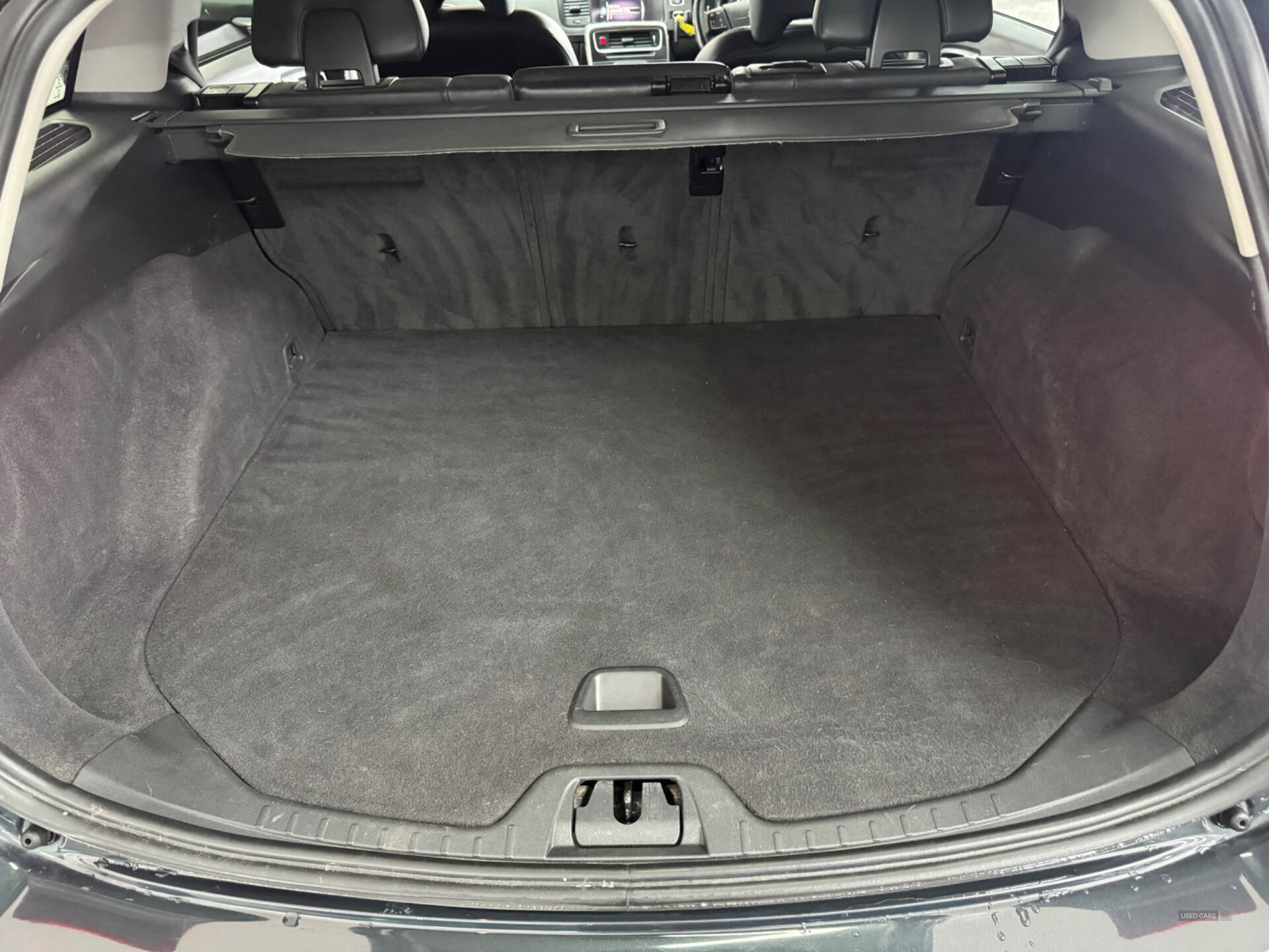 Volvo V60 DIESEL SPORTSWAGON in Down