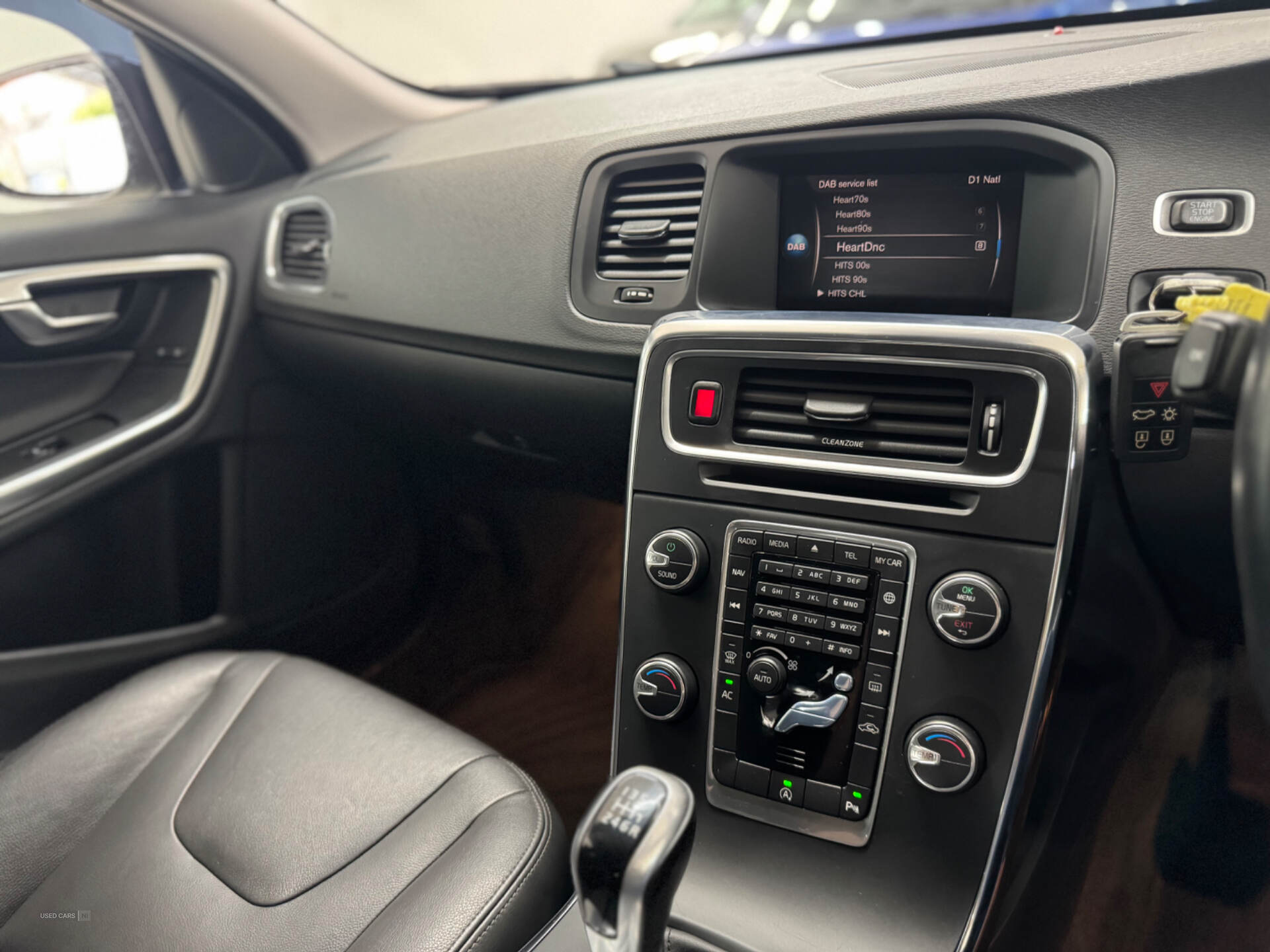 Volvo V60 DIESEL SPORTSWAGON in Down