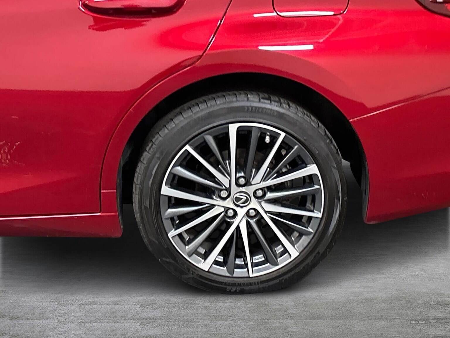 Dec 2022 Lexus ES 300H 2.5 4Dr Cvt Premium Edition