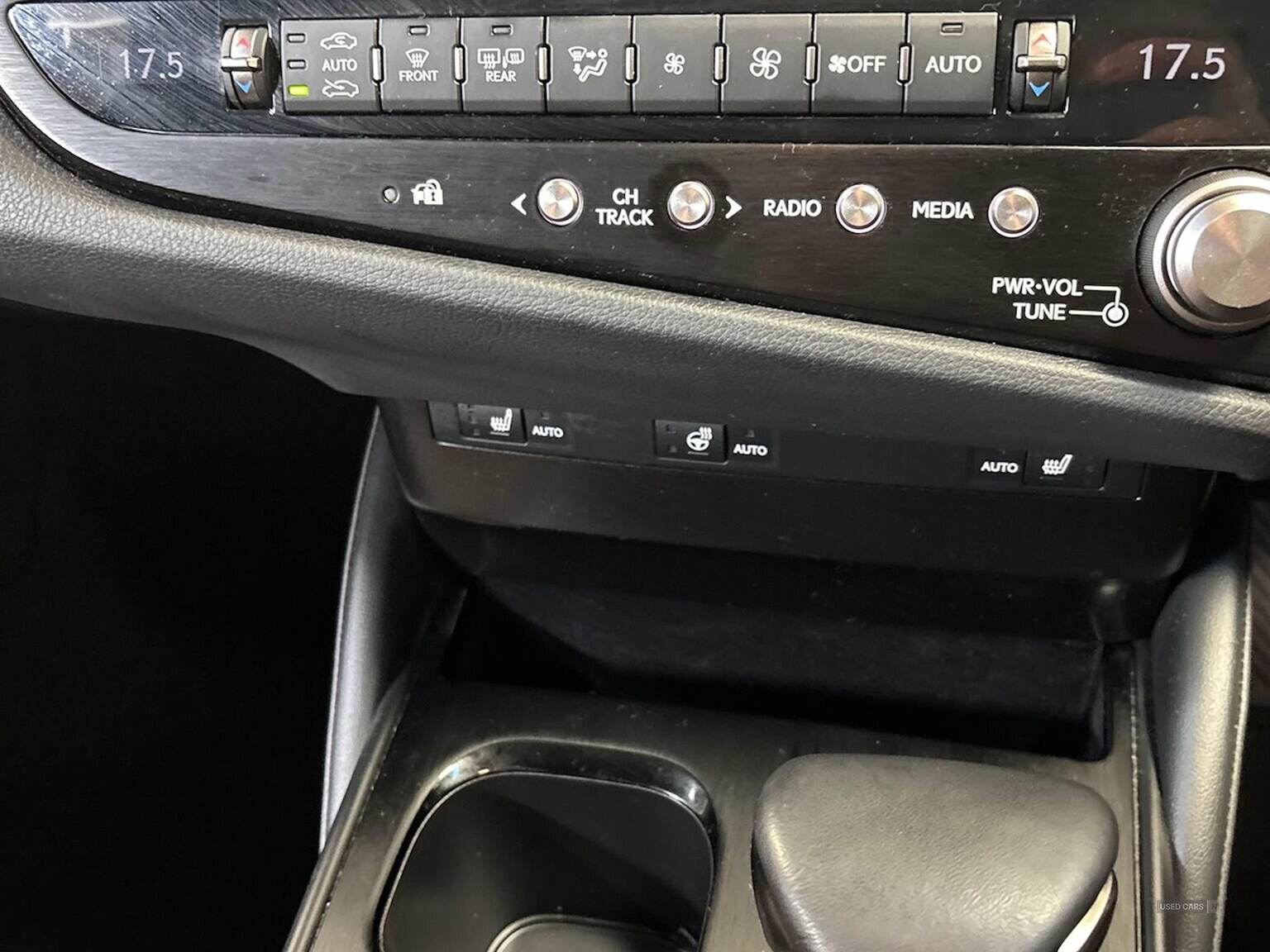 Dec 2022 Lexus ES 300H 2.5 4Dr Cvt Premium Edition