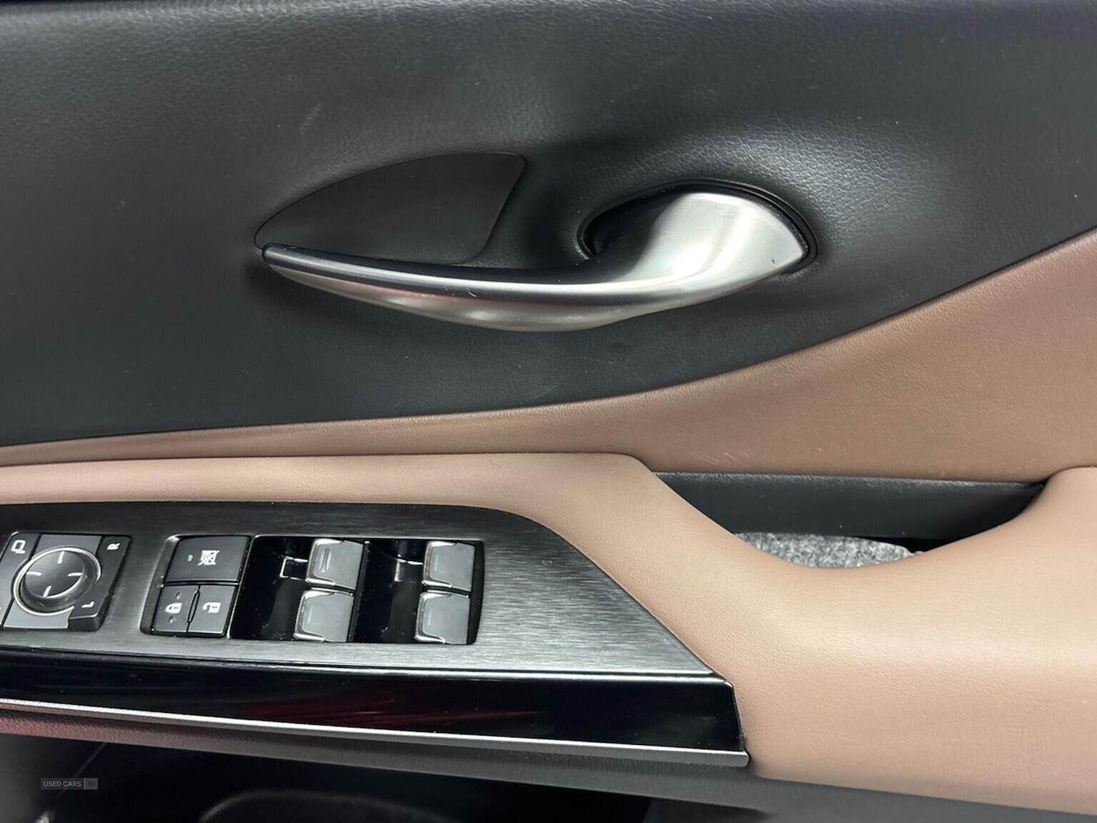Dec 2022 Lexus ES 300H 2.5 4Dr Cvt Premium Edition