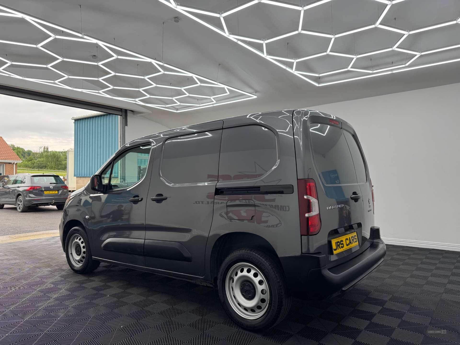 Sep 2023 Peugeot Partner 1000 1.5 BlueHDi 100 Professional Premium + Van