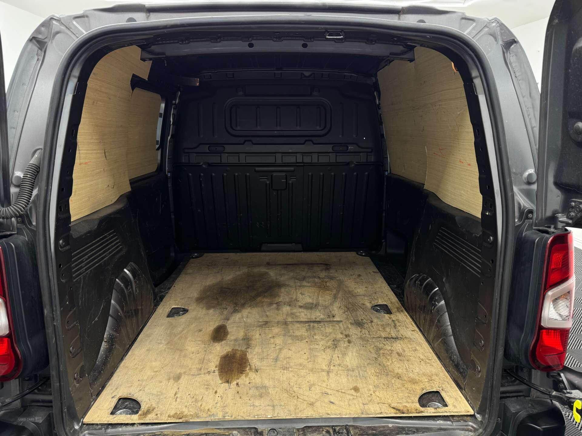 Sep 2023 Peugeot Partner 1000 1.5 BlueHDi 100 Professional Premium + Van