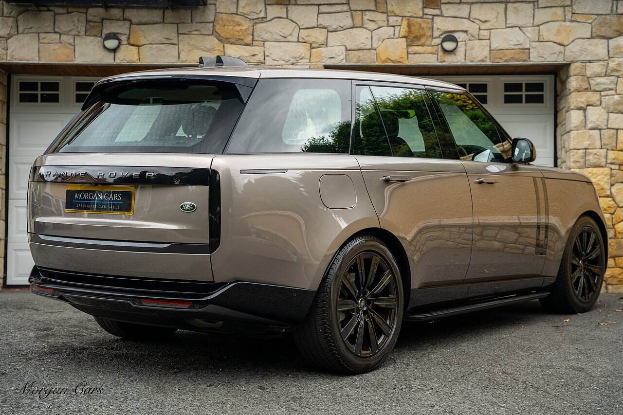 May 2022 Land Rover Range Rover 3.0 P400 SE 4dr Auto