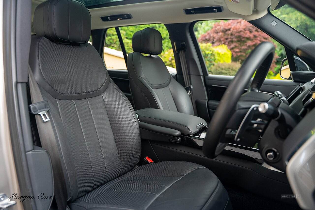 May 2022 Land Rover Range Rover 3.0 P400 SE 4dr Auto