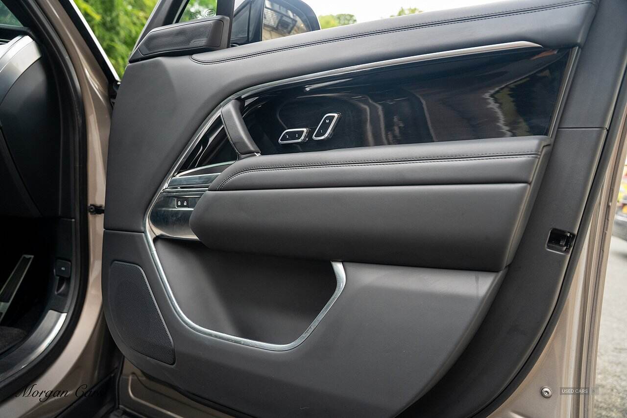 May 2022 Land Rover Range Rover 3.0 P400 SE 4dr Auto