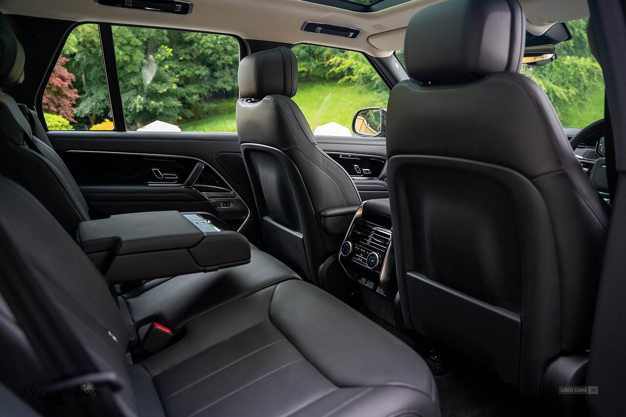May 2022 Land Rover Range Rover 3.0 P400 SE 4dr Auto