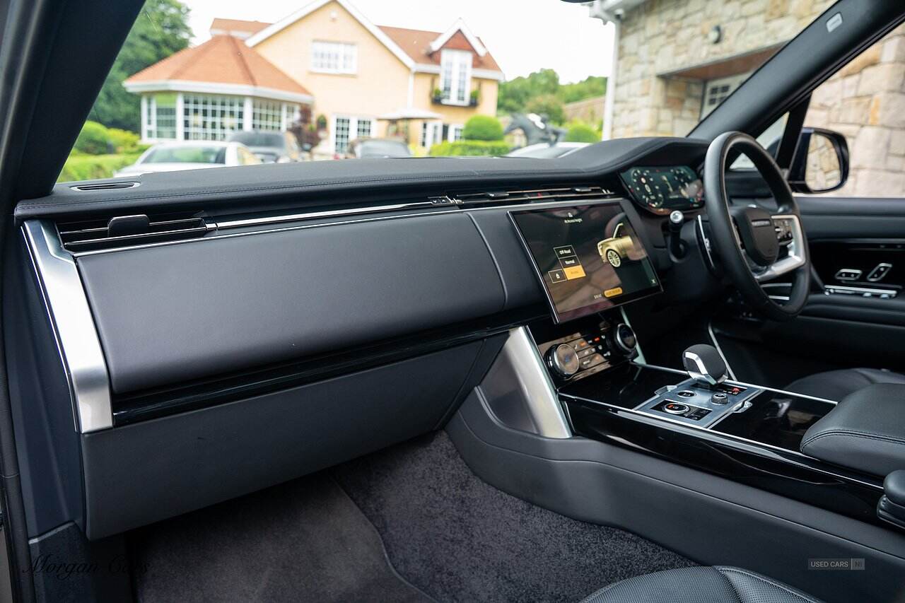 May 2022 Land Rover Range Rover 3.0 P400 SE 4dr Auto