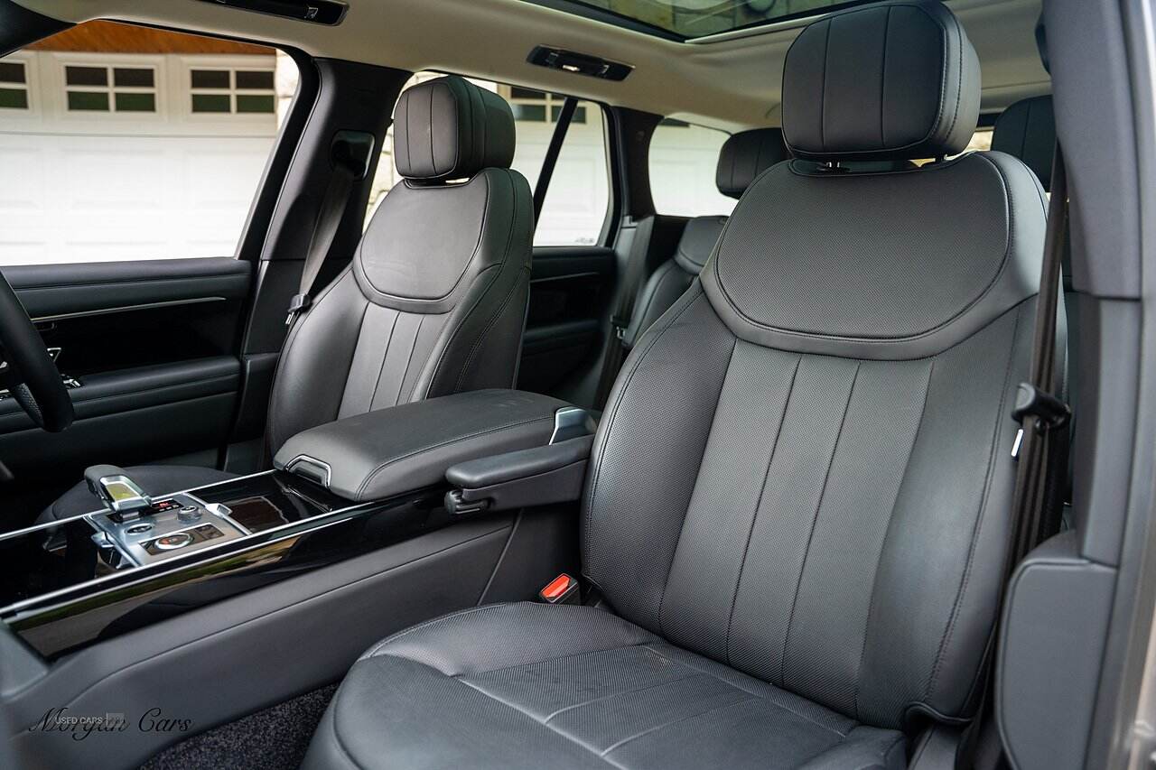 May 2022 Land Rover Range Rover 3.0 P400 SE 4dr Auto