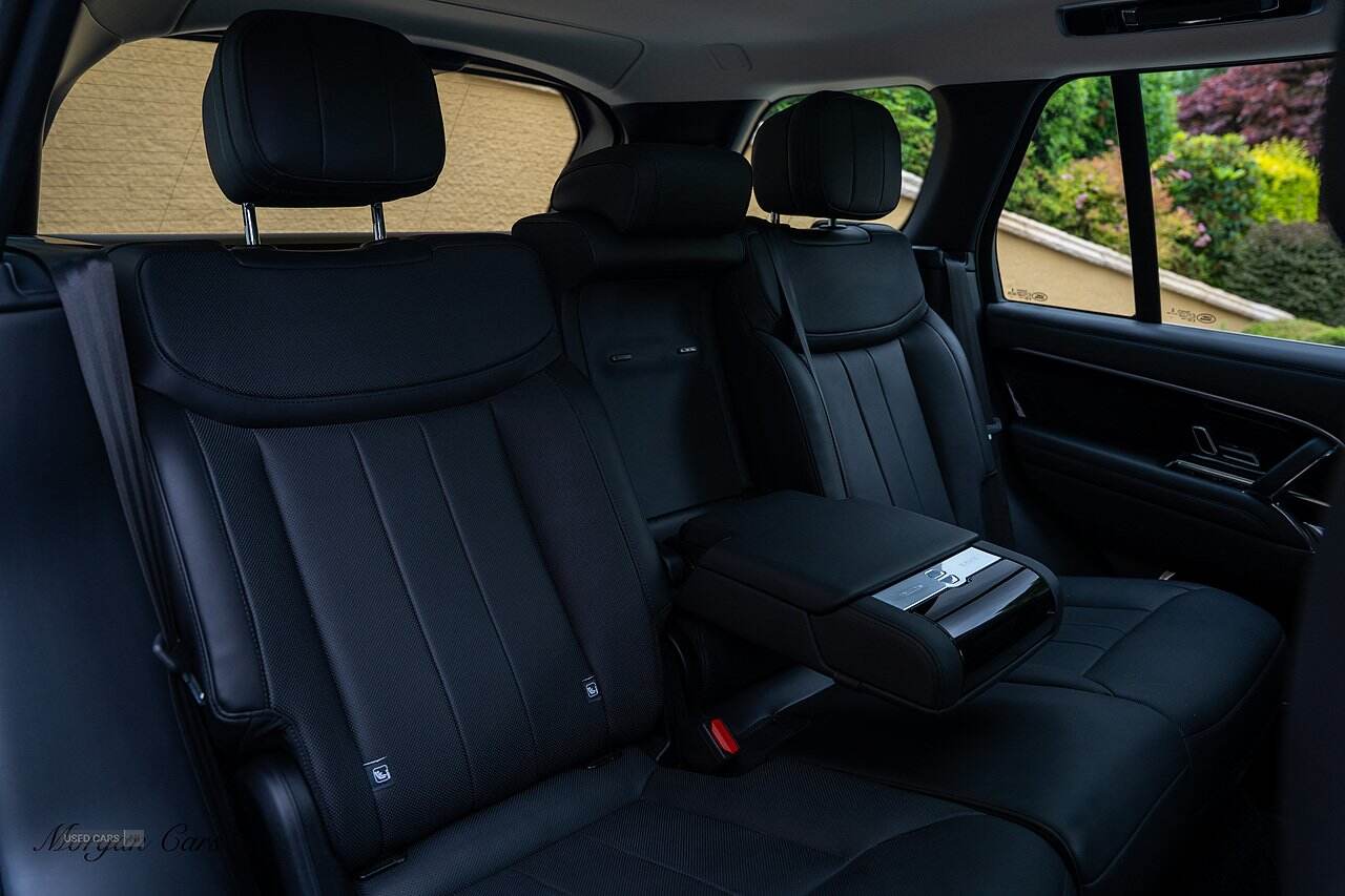 May 2022 Land Rover Range Rover 3.0 P400 SE 4dr Auto