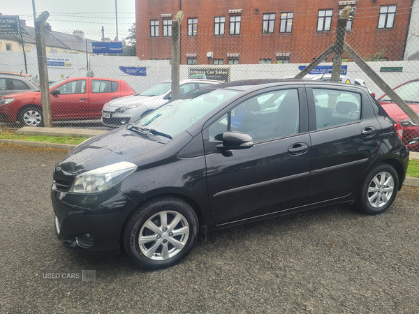 Toyota Yaris HATCHBACK in Down